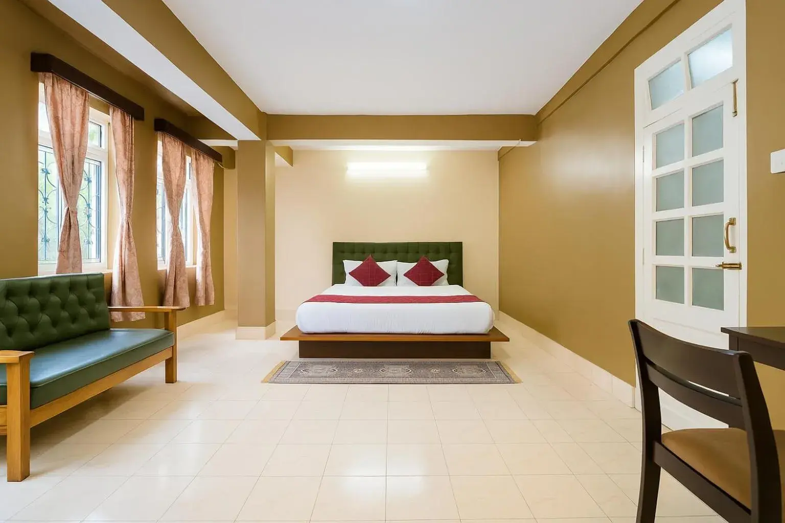 Bed in Sparrow Juniper Tree 2 min walk To Mg Marg Bed in Sparrow Juniper Tree 2 min walk To Mg Marg