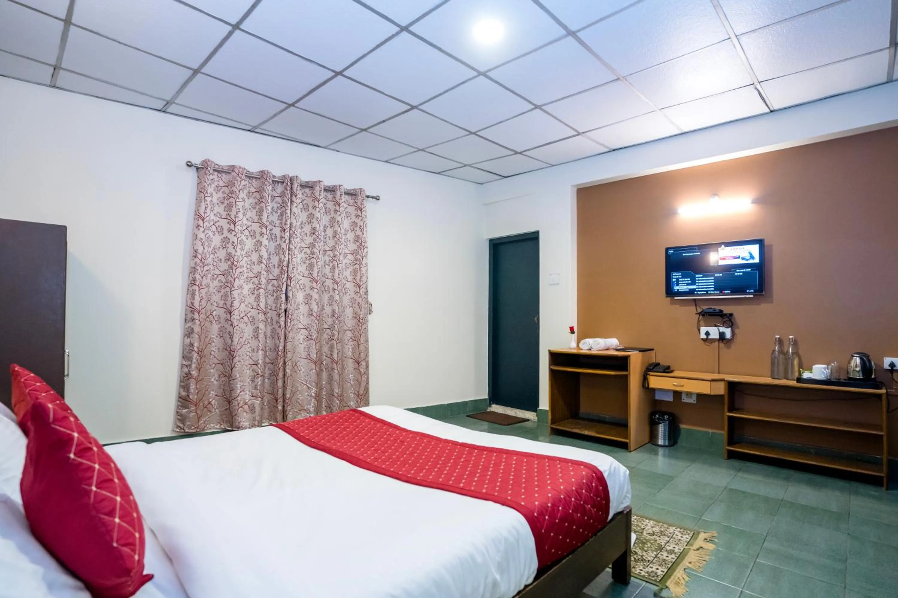 Bed in Sparrow Juniper Tree 2 min walk To Mg Marg