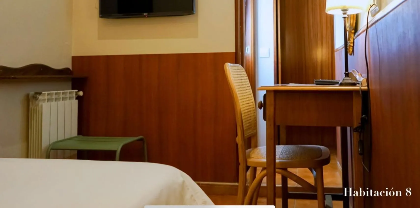 Bedroom, Bed in Hostal La Vera