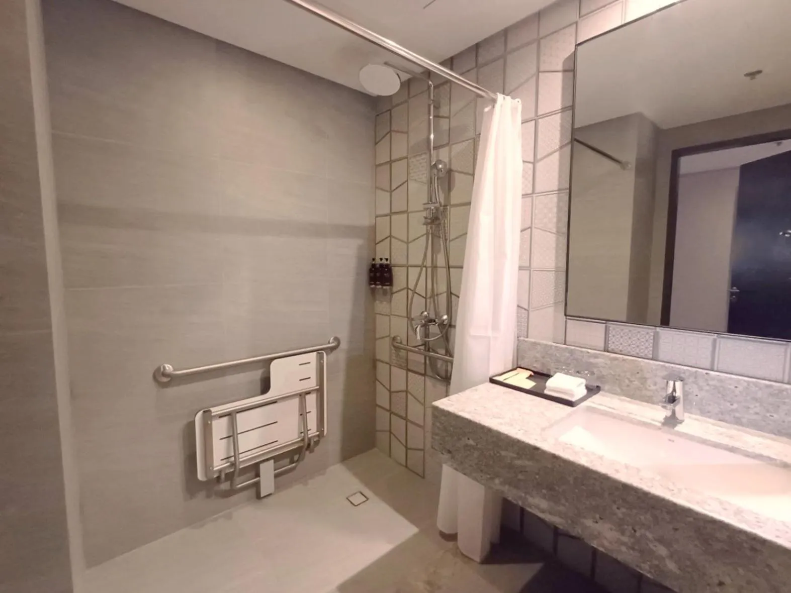 Shower in Mercure Mactan Cebu