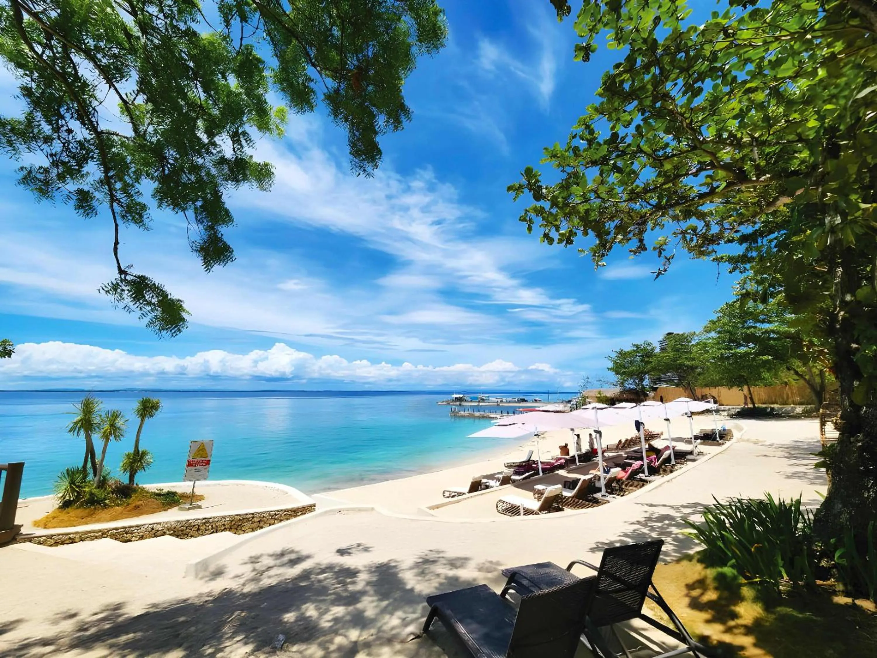 Beach in Mercure Mactan Cebu