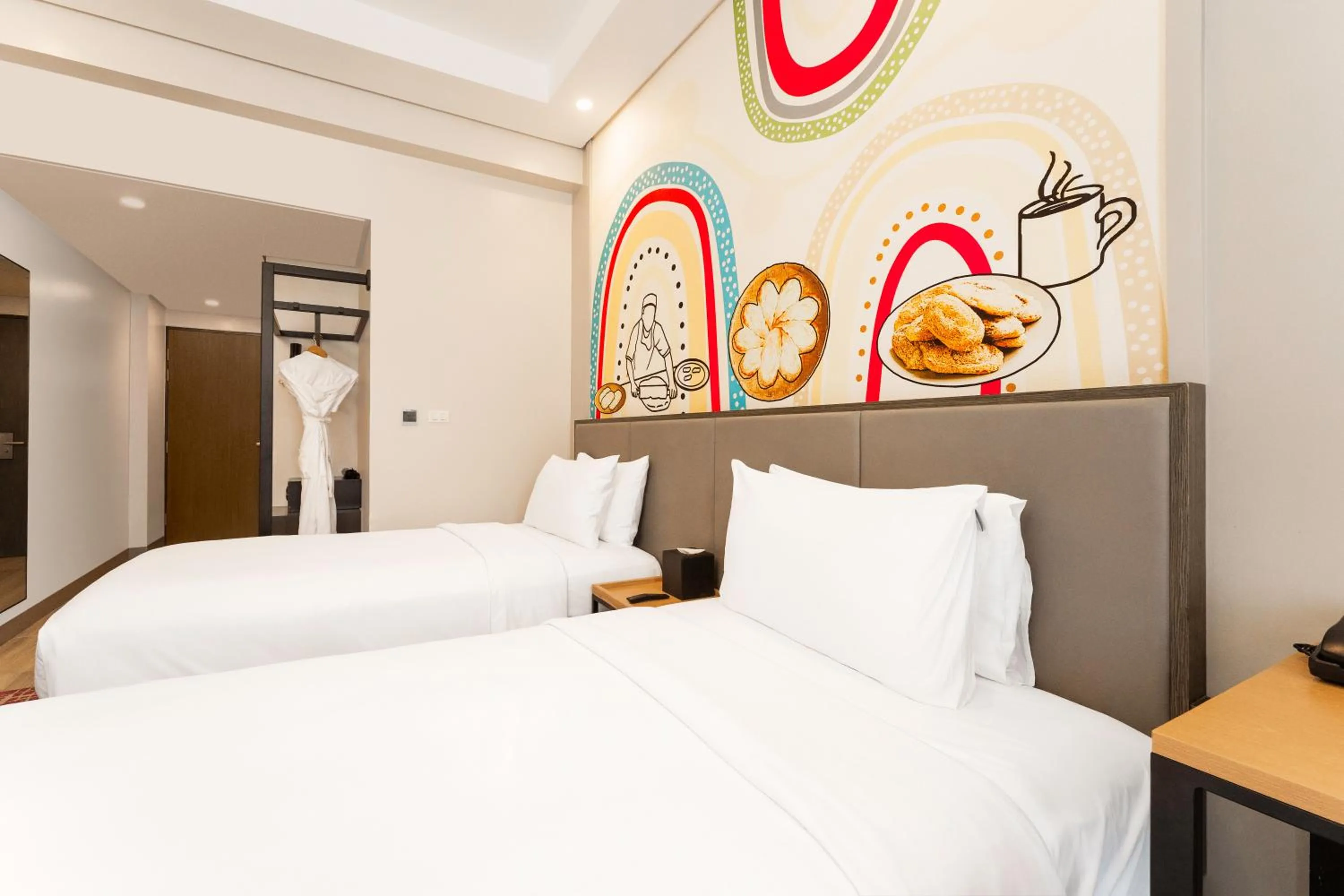 Bedroom, Bed in Mercure Mactan Cebu