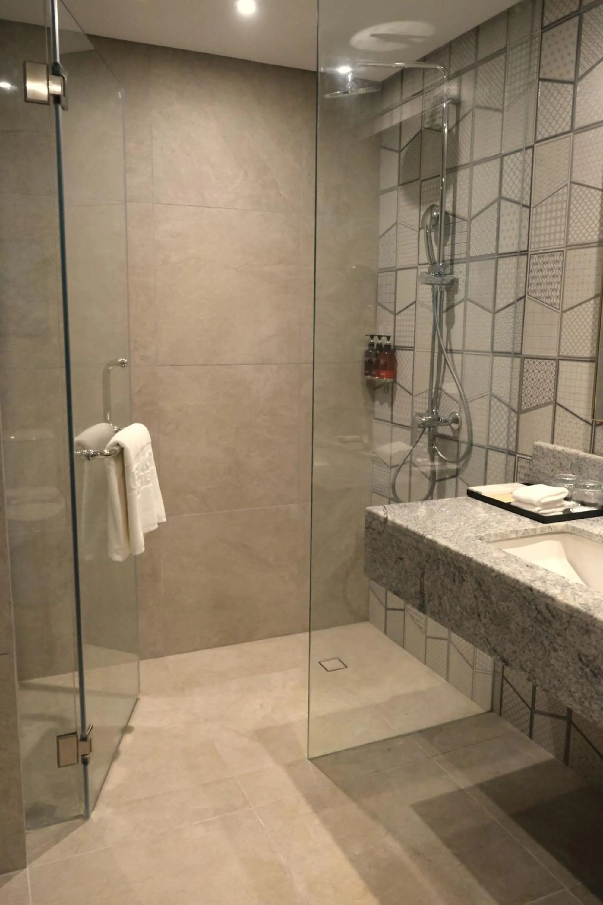 Shower in Mercure Mactan Cebu