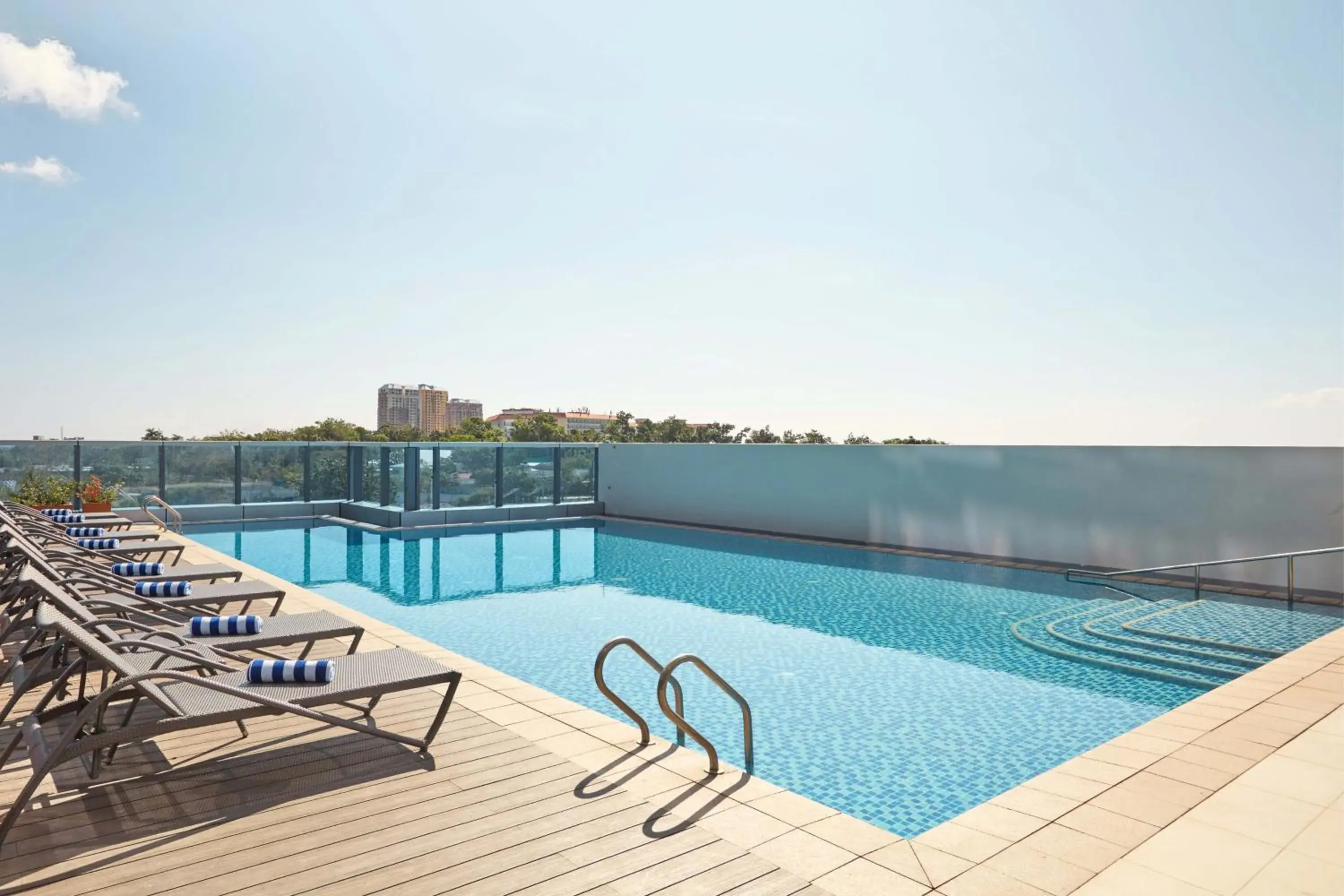 Swimming pool in Mercure Mactan Cebu Swimming pool in Mercure Mactan Cebu