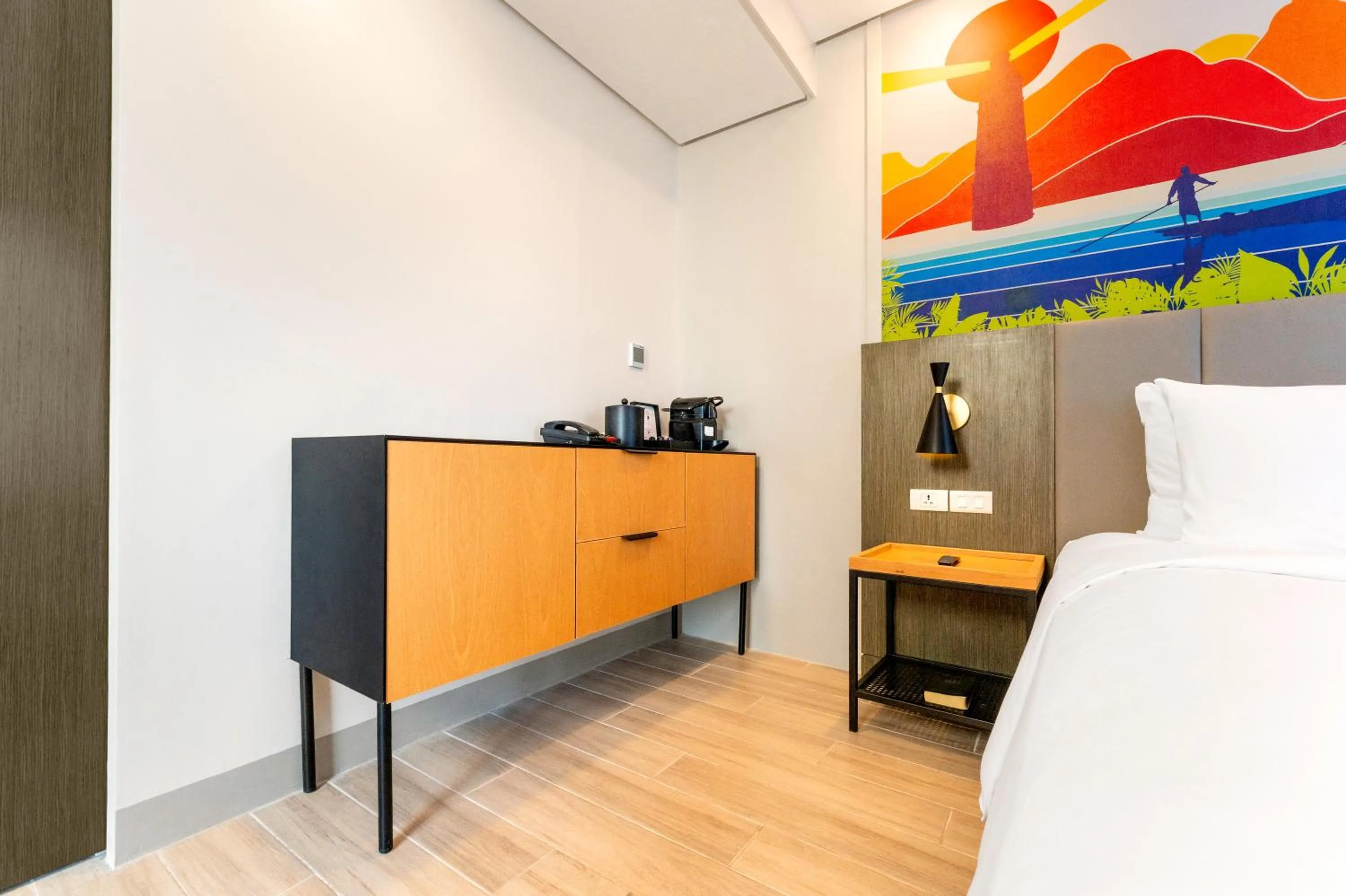 Bedroom, Bed in Mercure Mactan Cebu