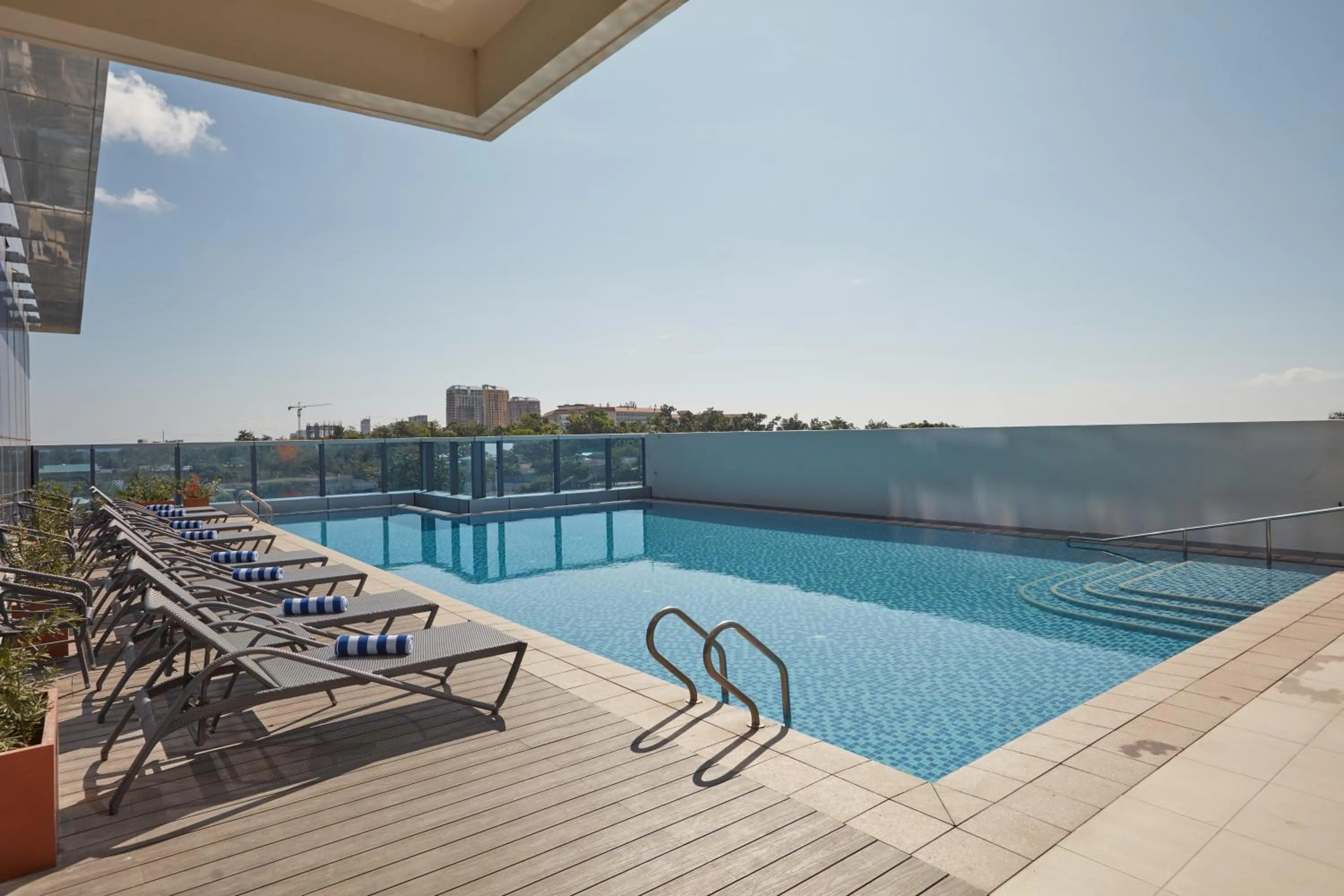 Swimming pool in Mercure Mactan Cebu