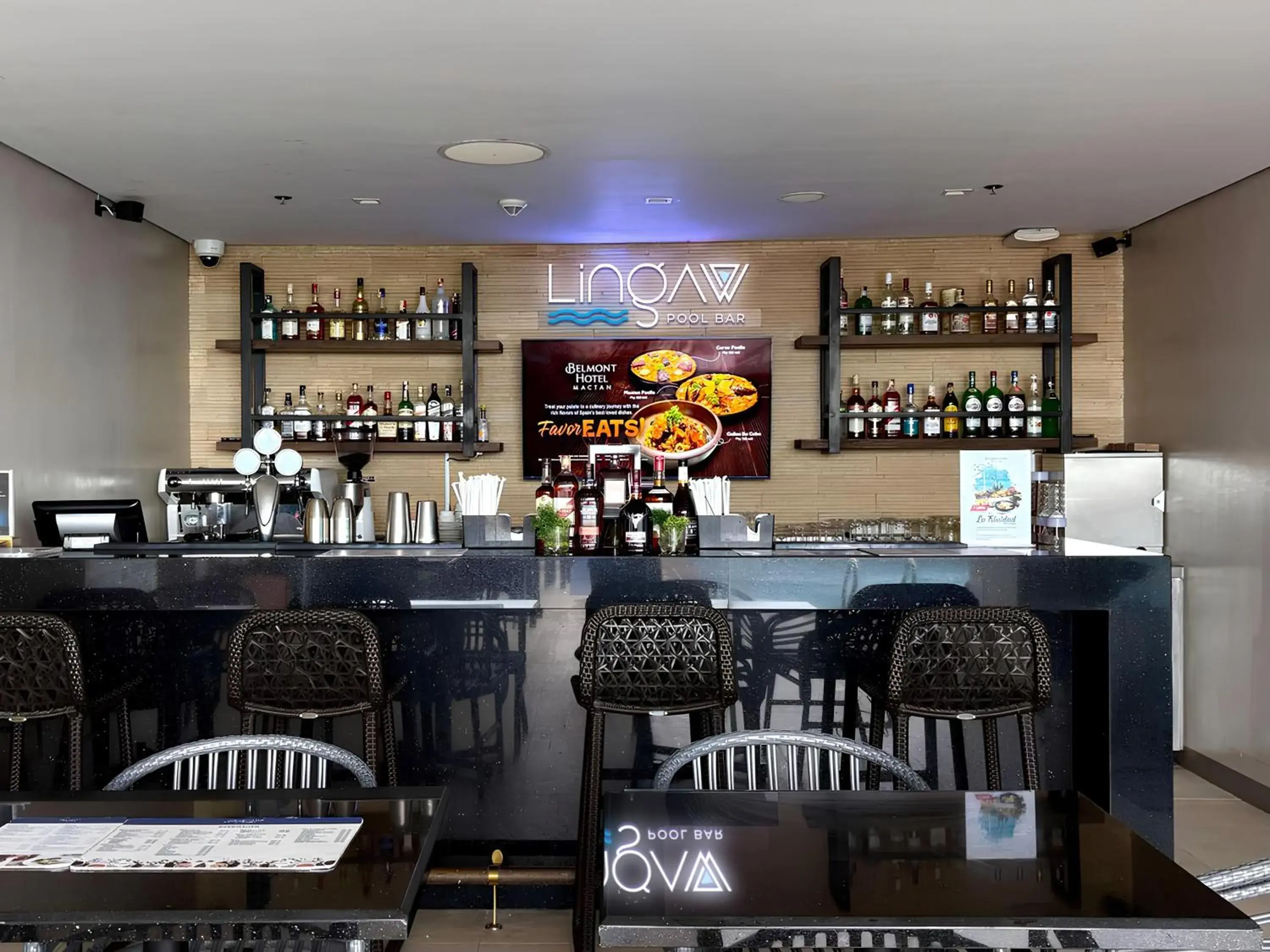 Lounge or bar in Mercure Mactan Cebu Lounge or bar in Mercure Mactan Cebu