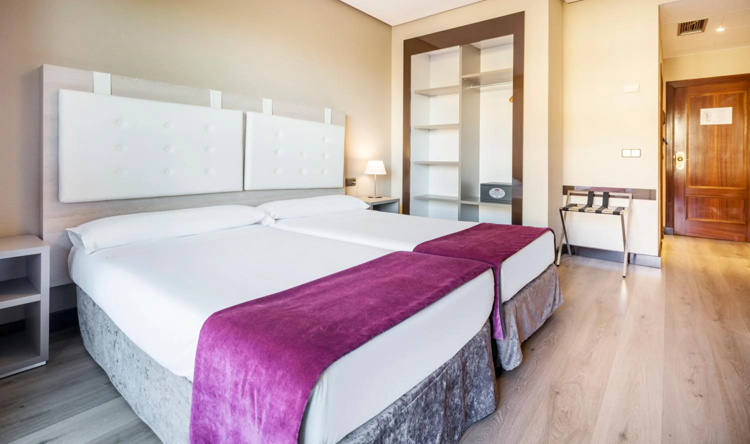 Bedroom, Bed in Ilunion Golf Badajoz