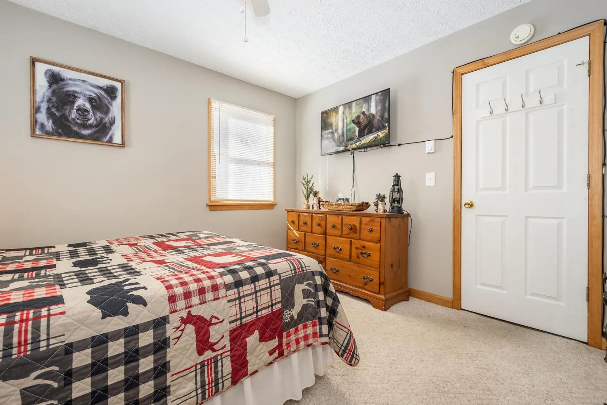 Property building, Bed in Cedarwoods