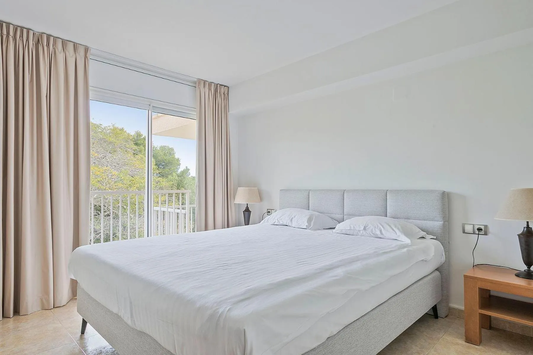 Bed in Van der Valk Hotel Barcarola