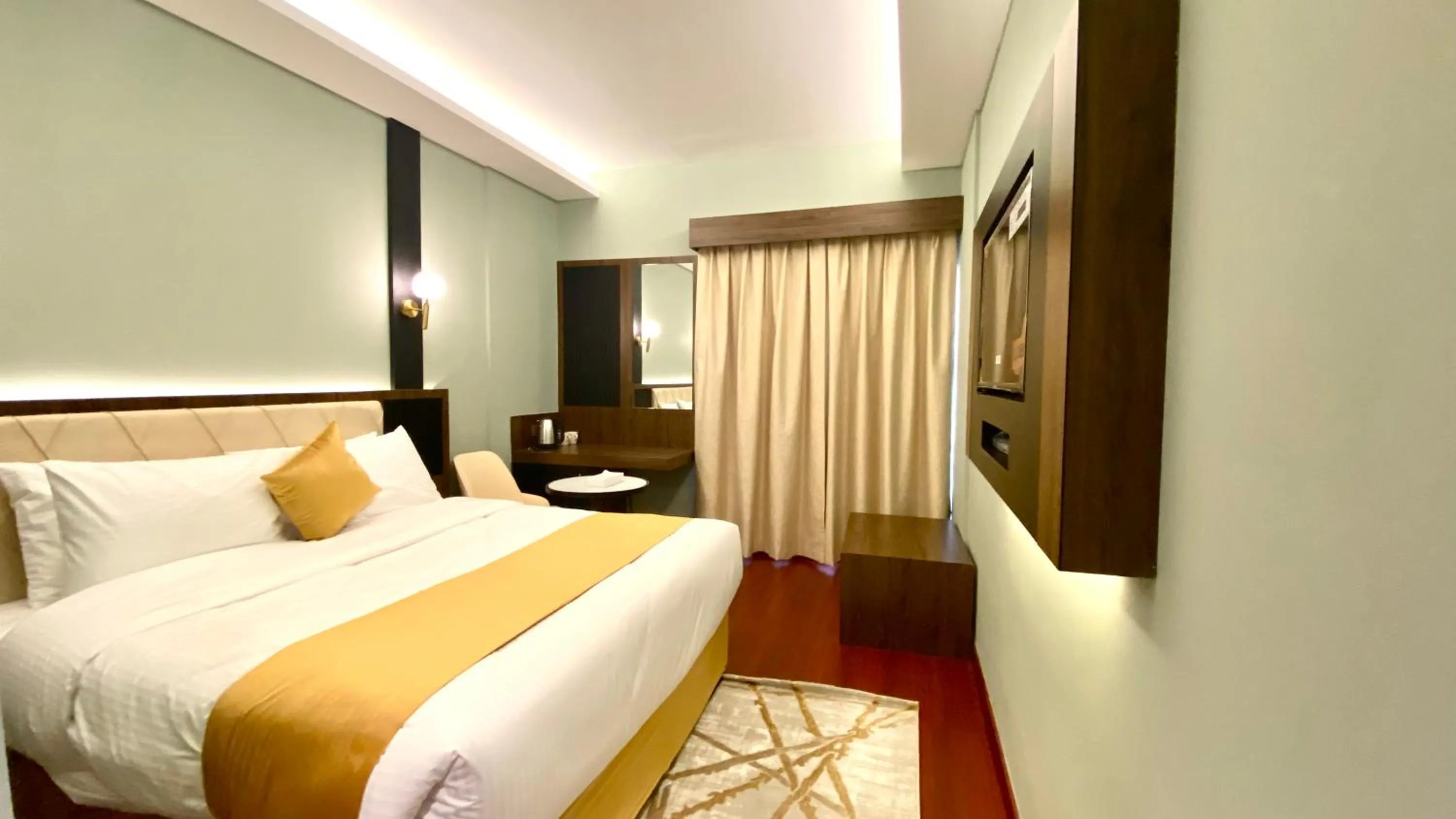 Photo of the whole room, Bed in Concorde Inn Hotel