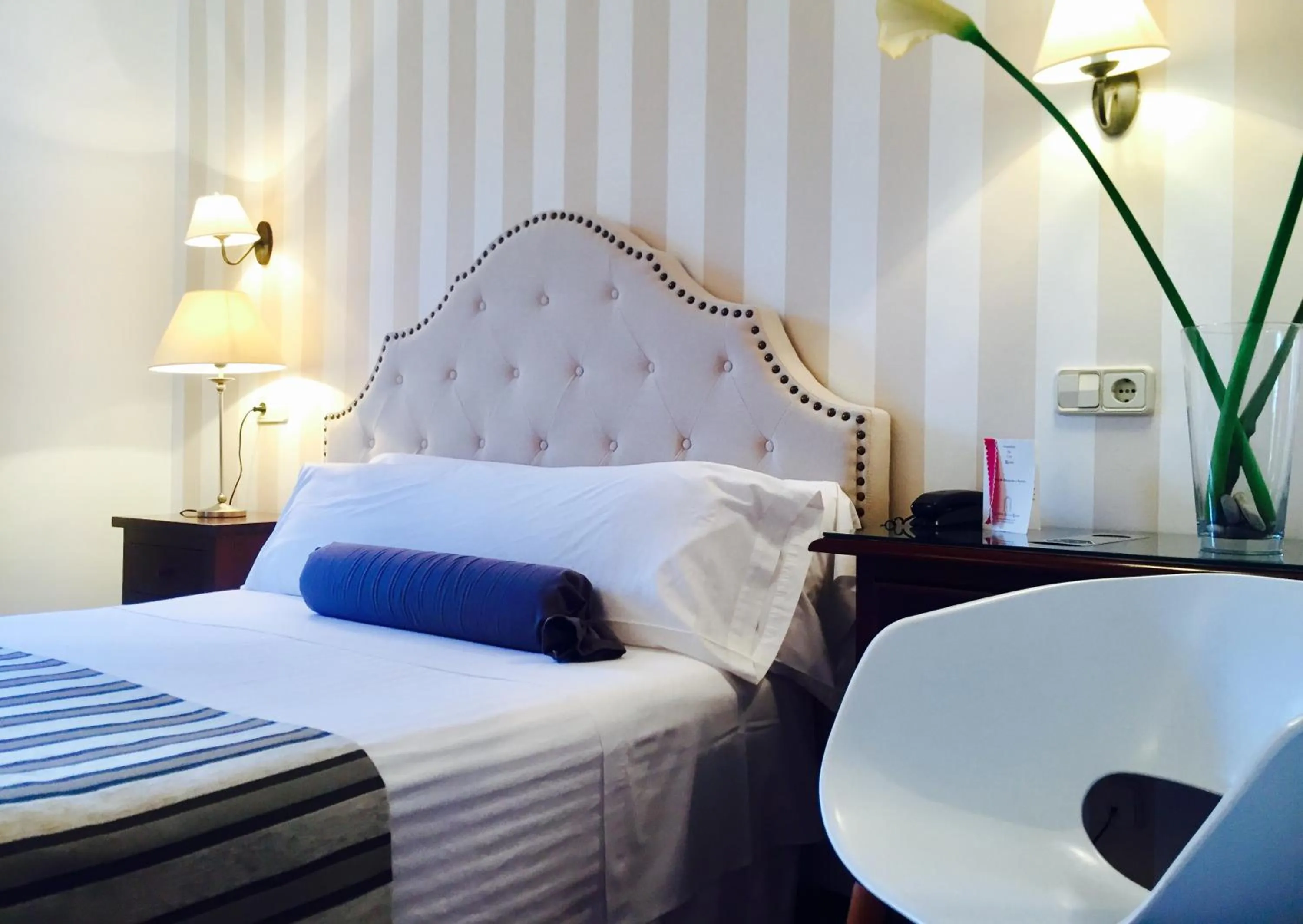 Photo of the whole room, Bed in Alda Casa De Los Reyes