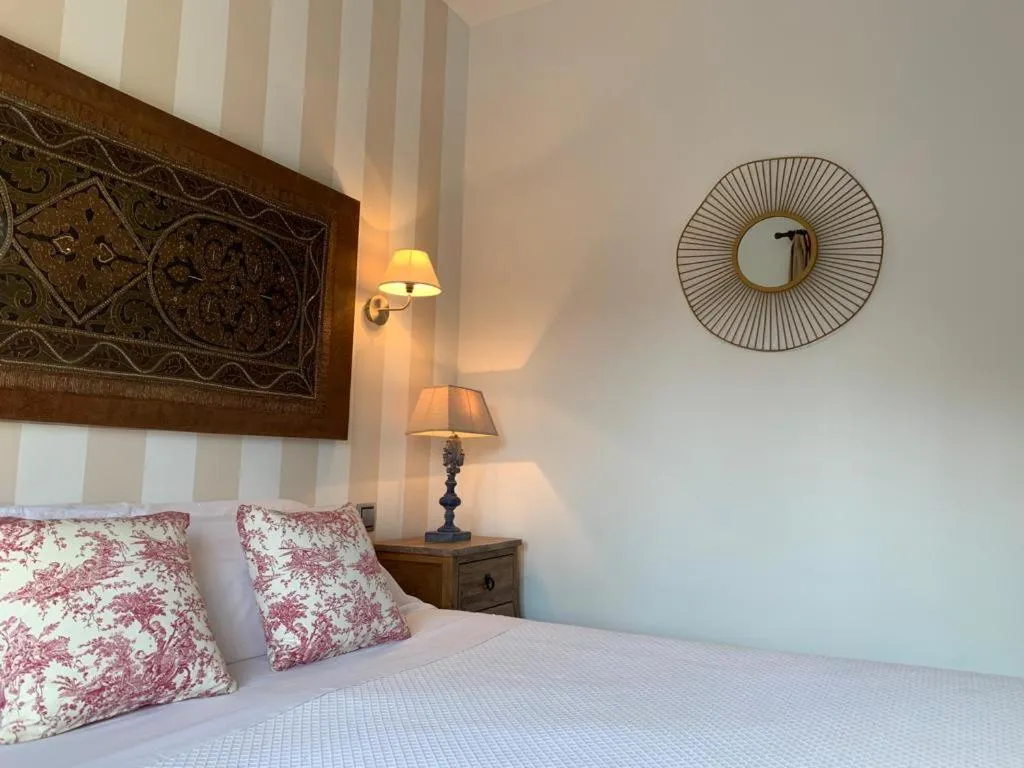 Photo of the whole room, Bed in Alda Casa De Los Reyes