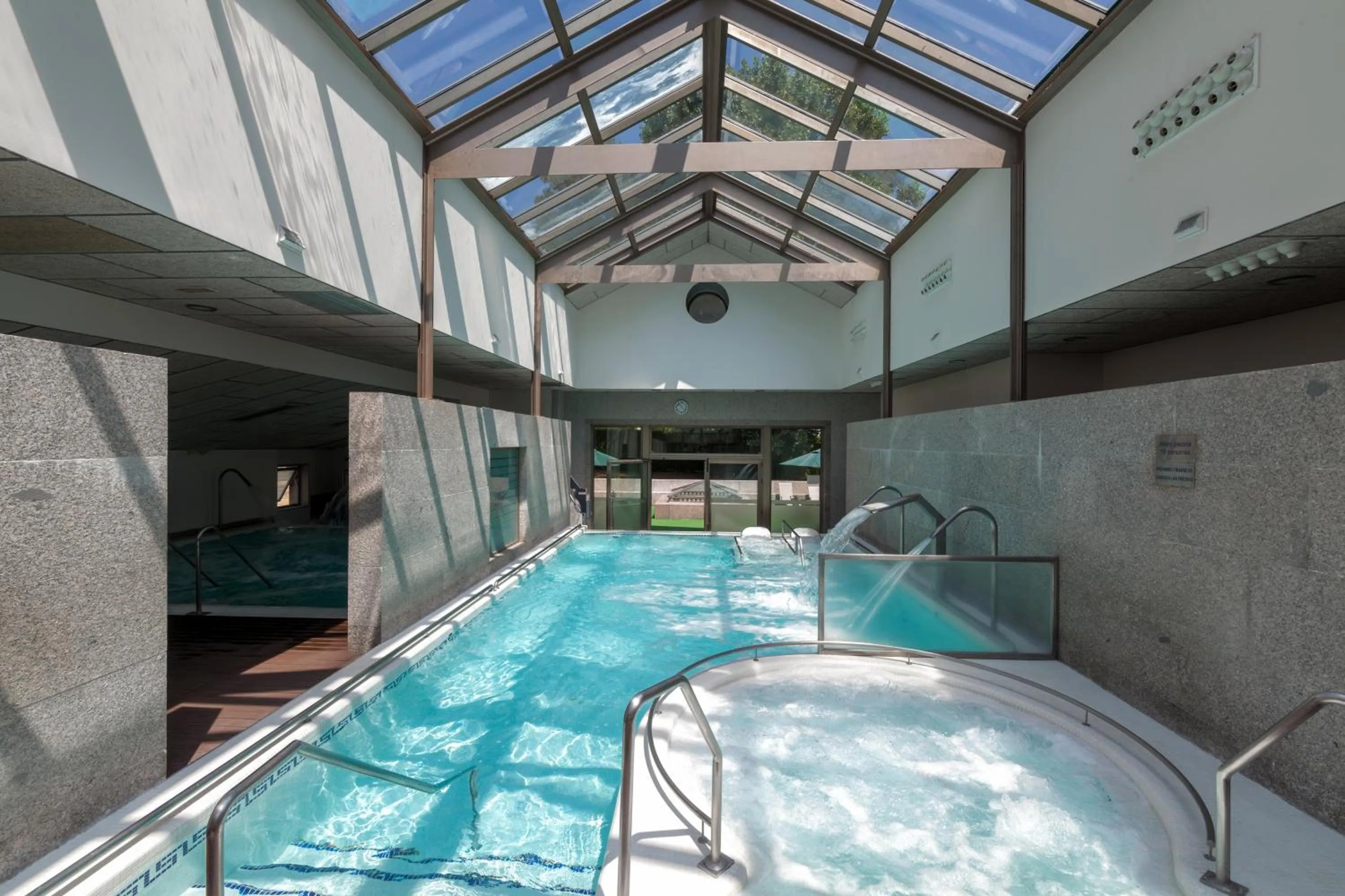 Swimming pool in Hotel Balneario de Compostela