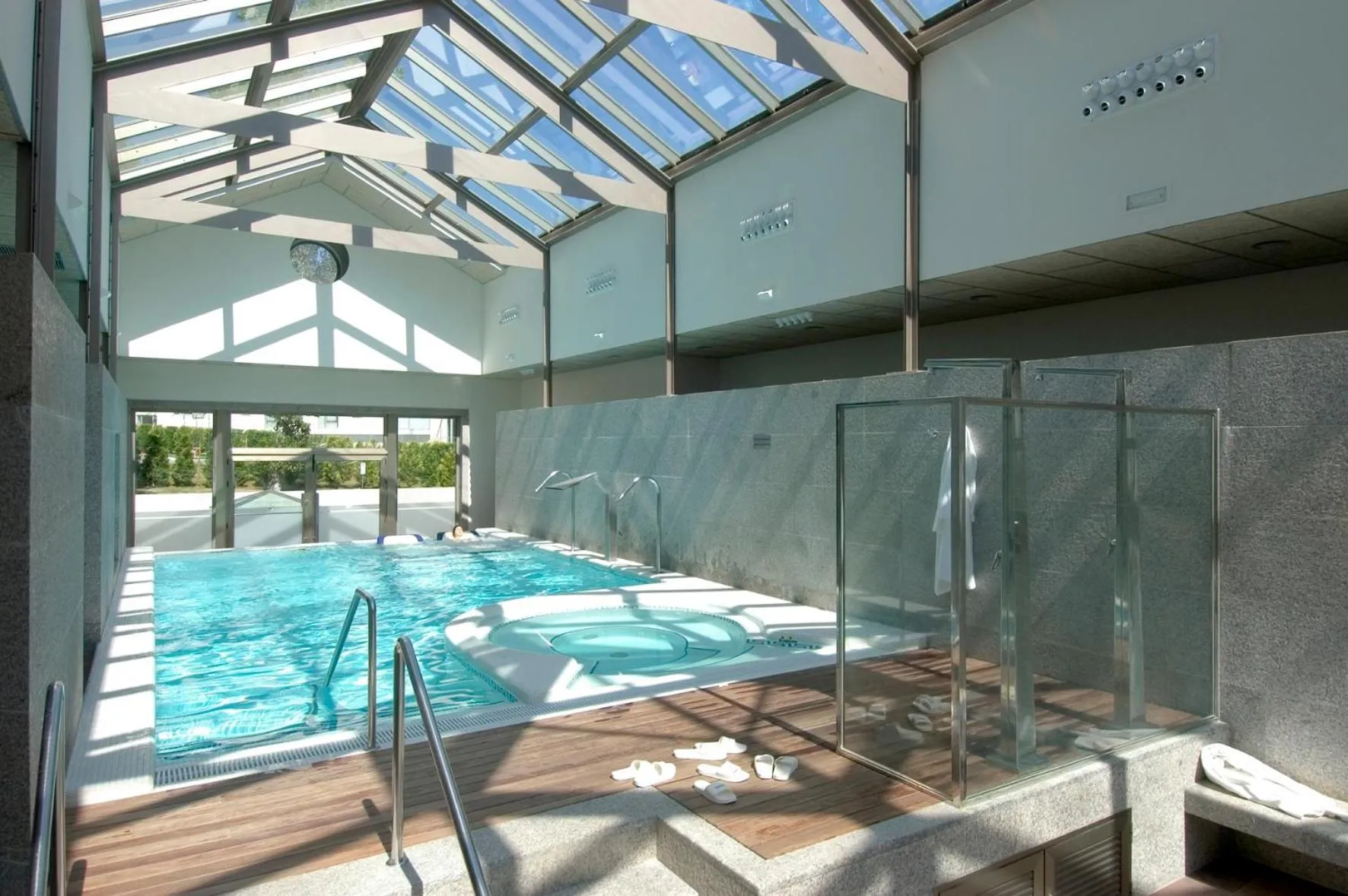 Swimming pool in Hotel Balneario de Compostela