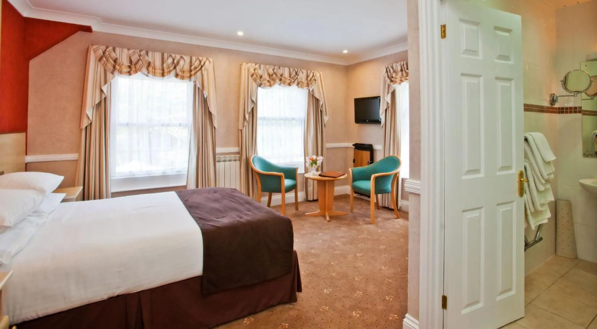 Bedroom, Bed in La Villette Hotel
