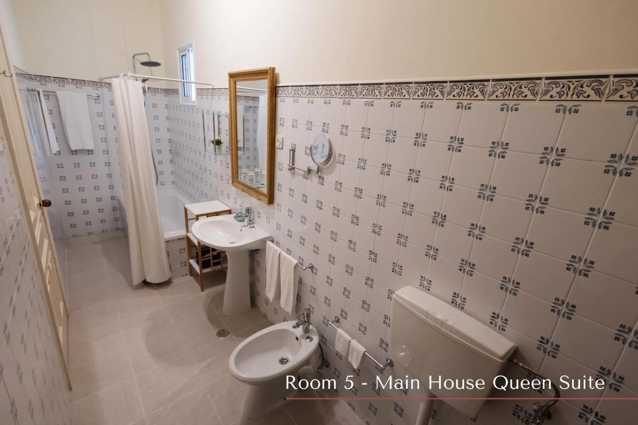 Shower in Solar de Lalém