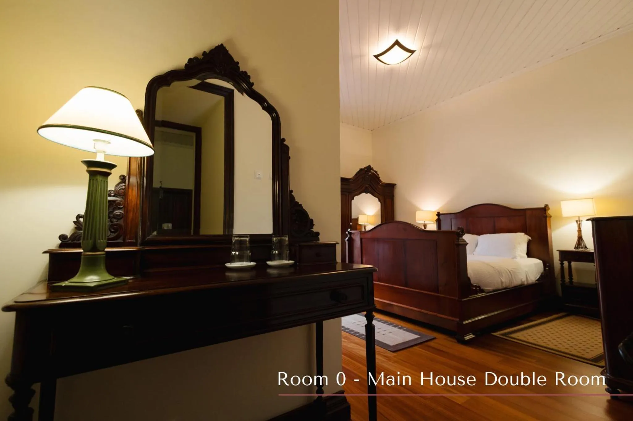 Photo of the whole room, Bed in Solar de Lalém