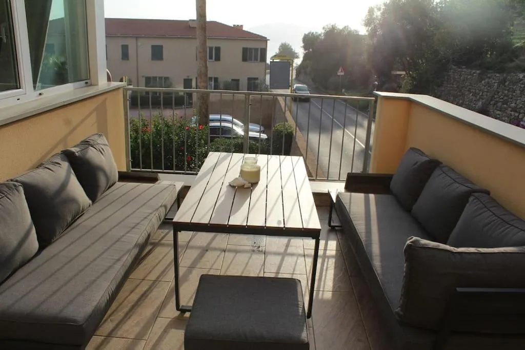 Balcony/Terrace in Appartamento romantico con piscina