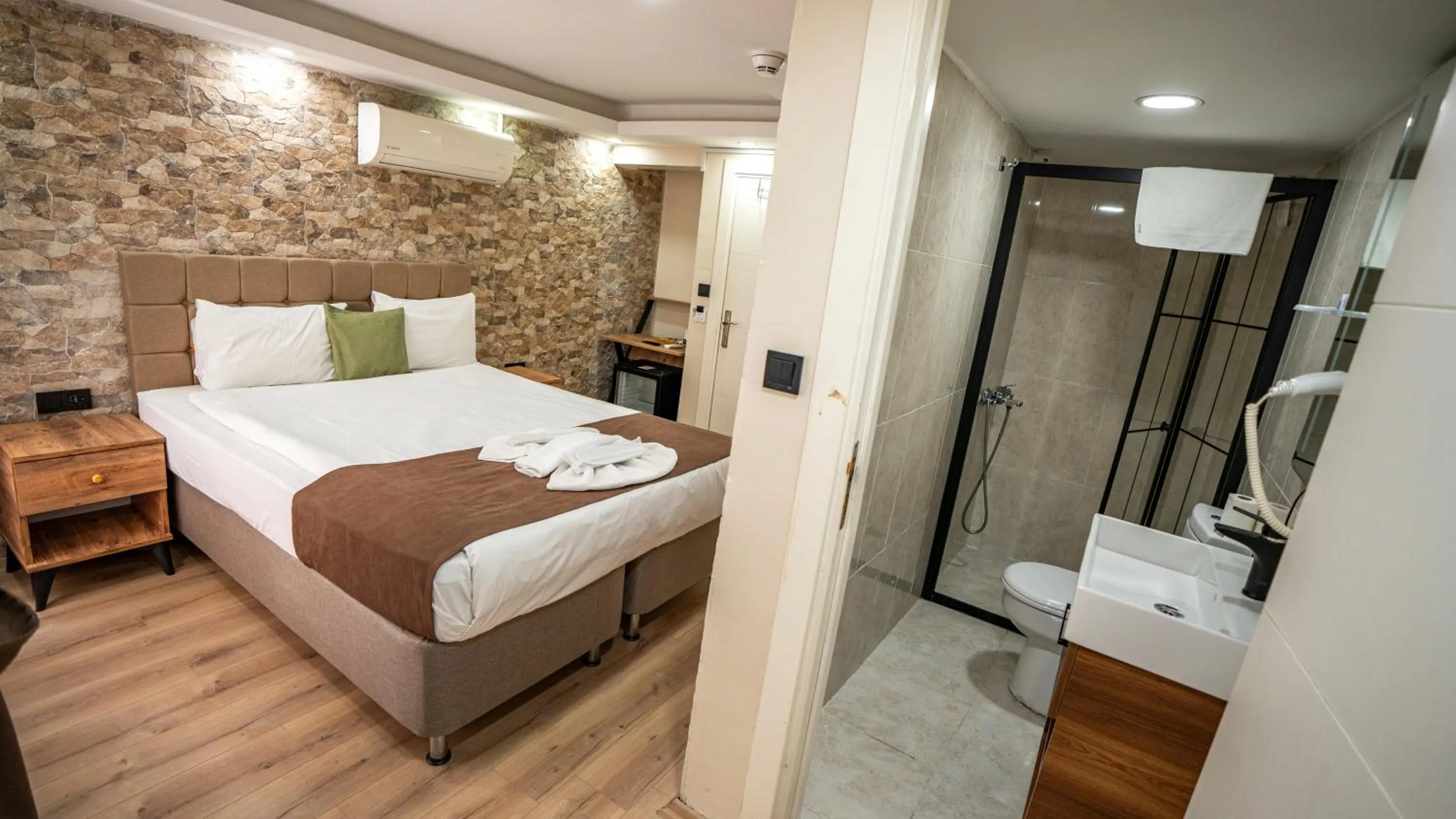 Bed in MİLA SUİTES TAKSİM