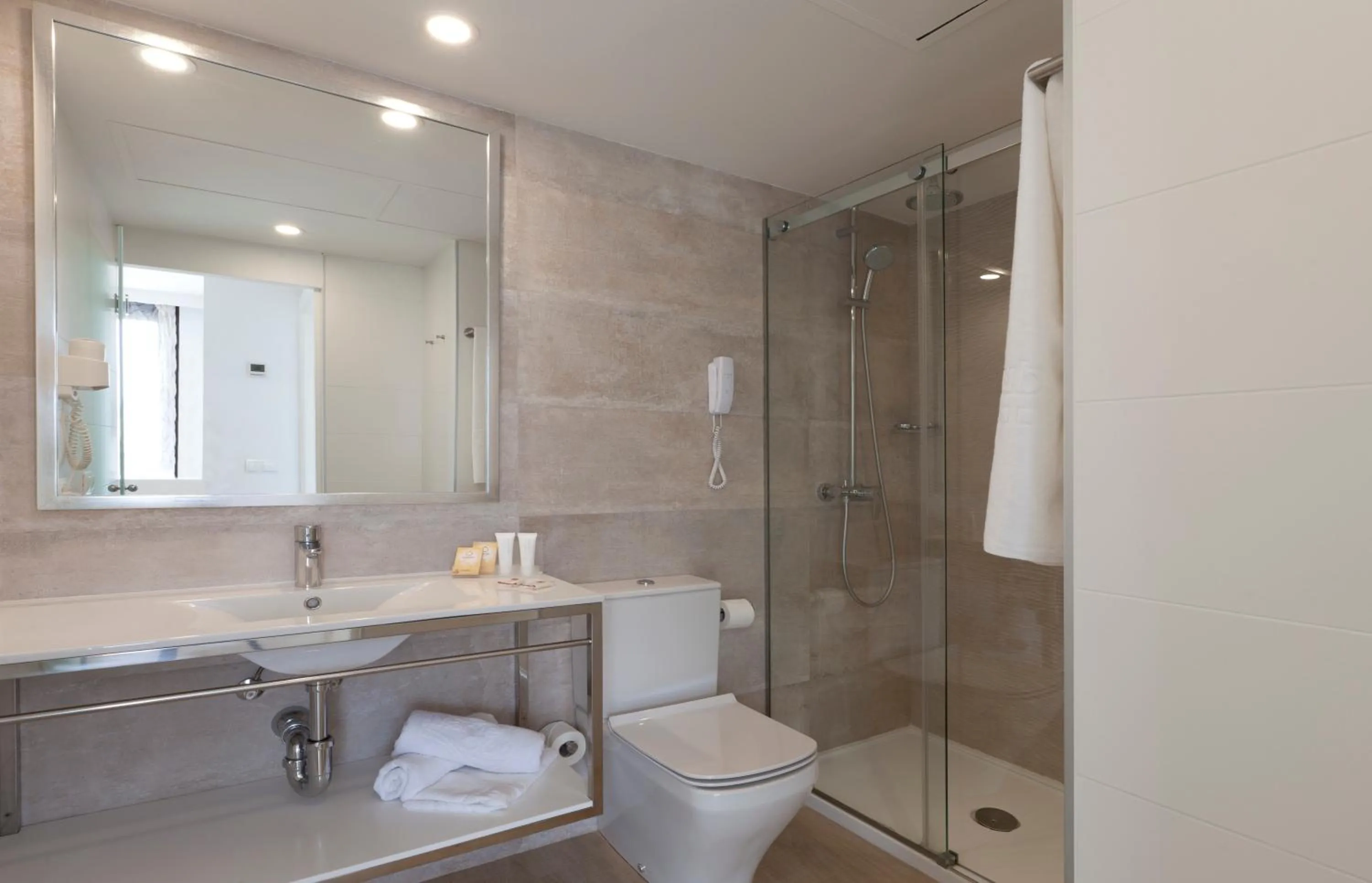 Bathroom in Marvell Club Hotel & Apartments