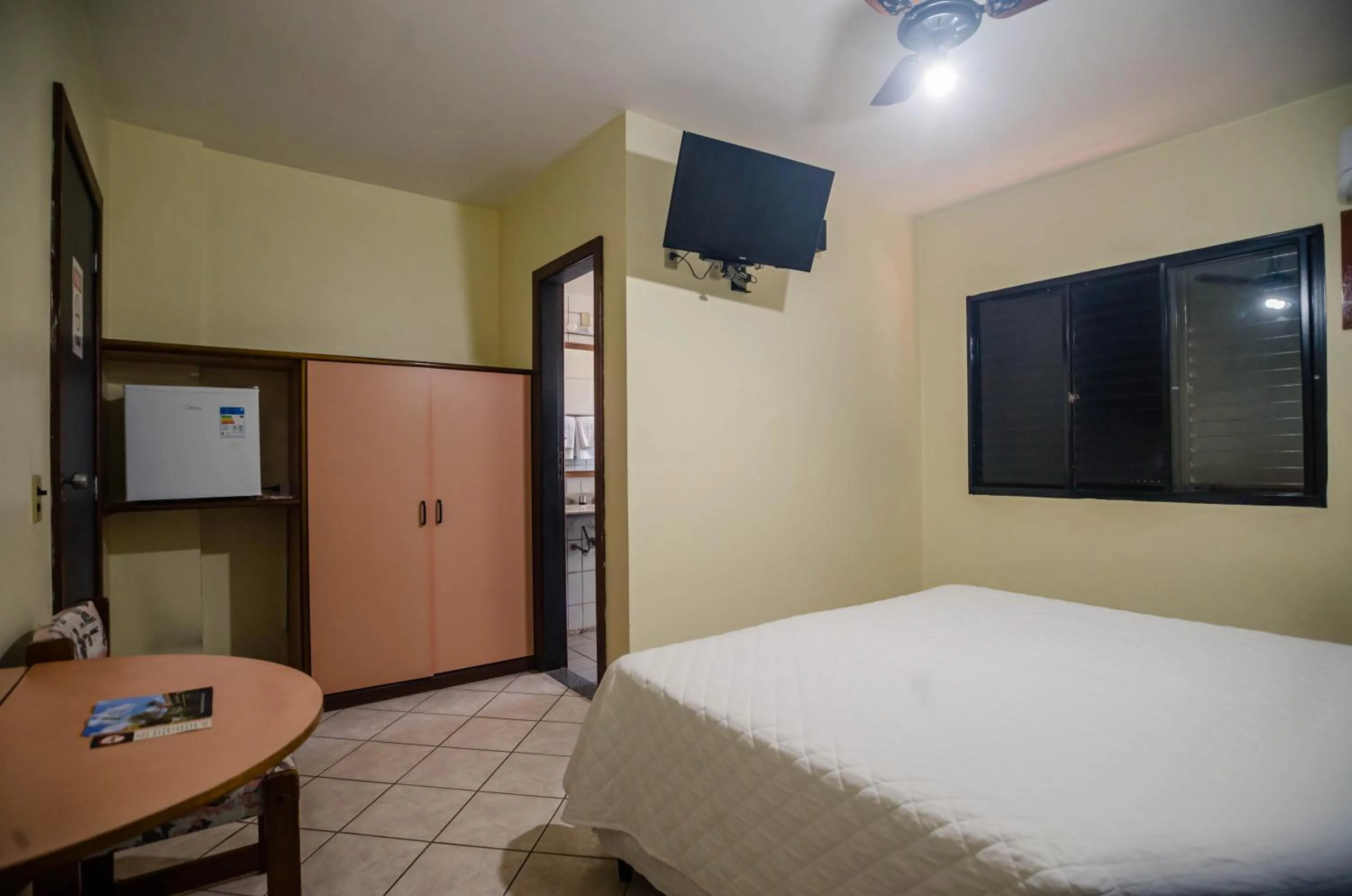 hair dresser, Bed in Alpes Hotel