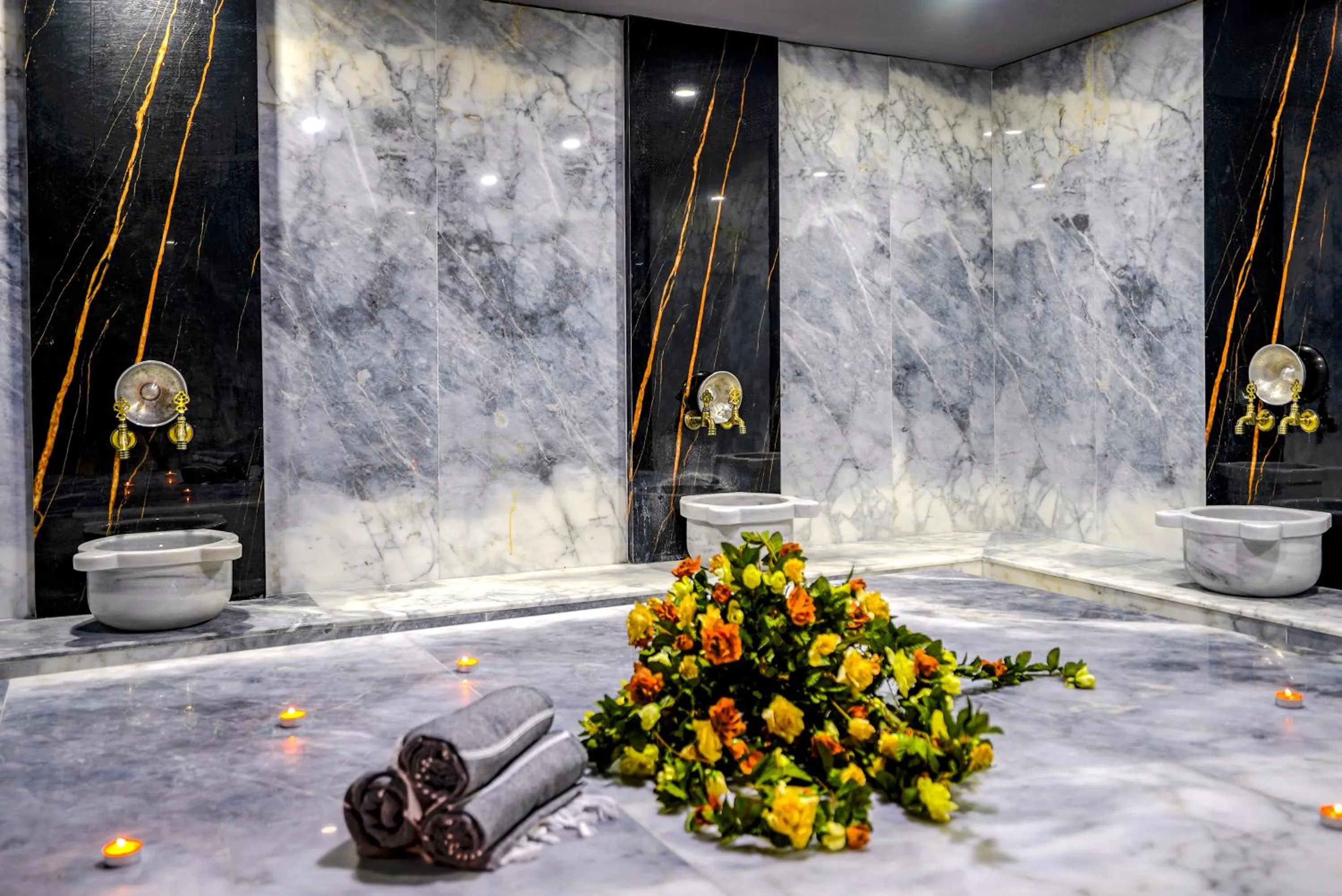 Public Bath in Lupo Libero Hotel Spa