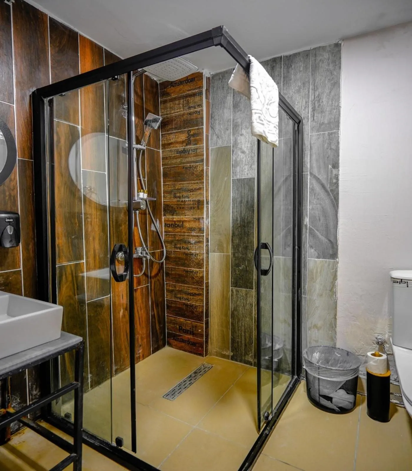 Shower in Lupo Libero Hotel Spa