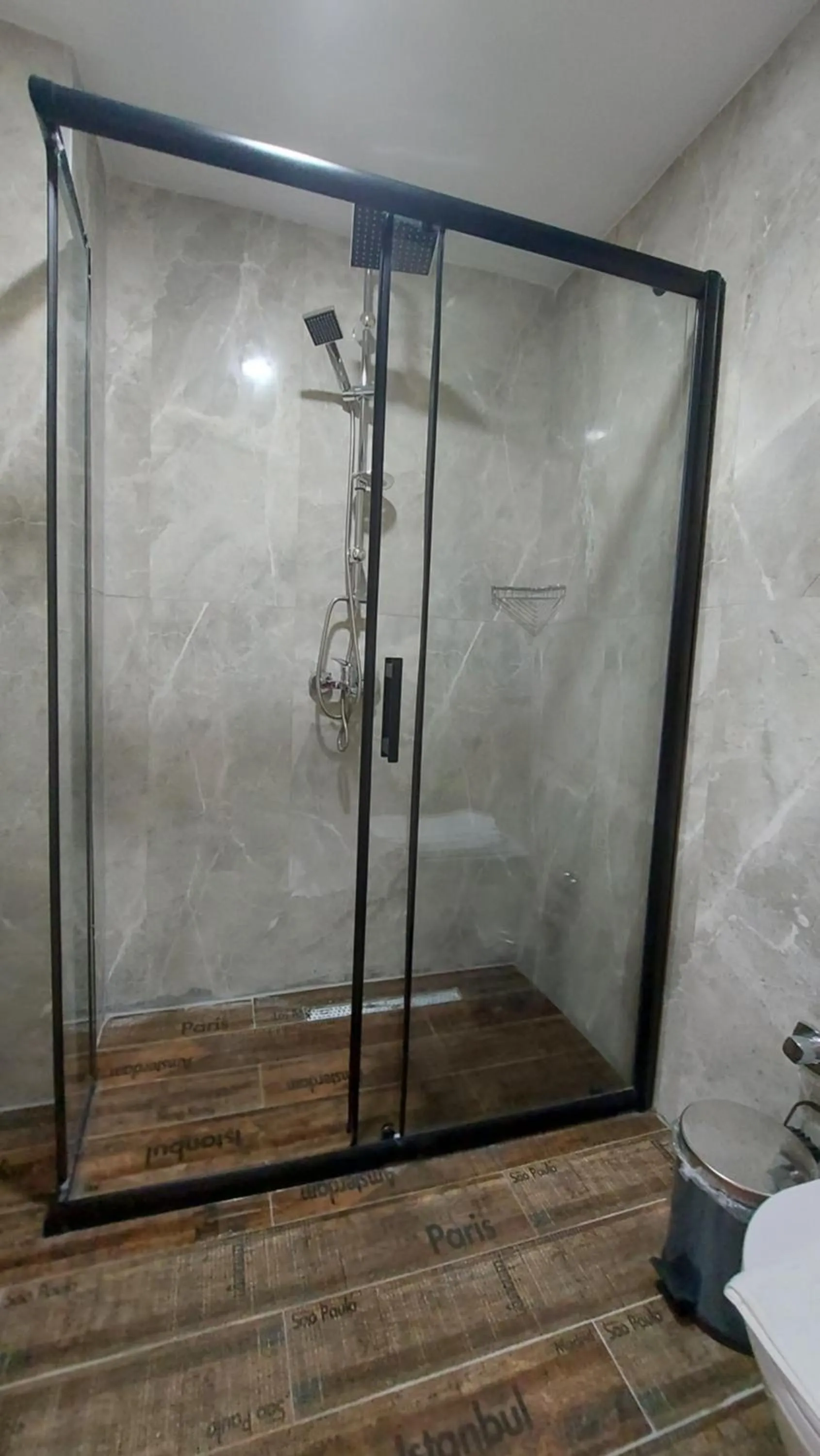 Shower in Lupo Libero Hotel Spa
