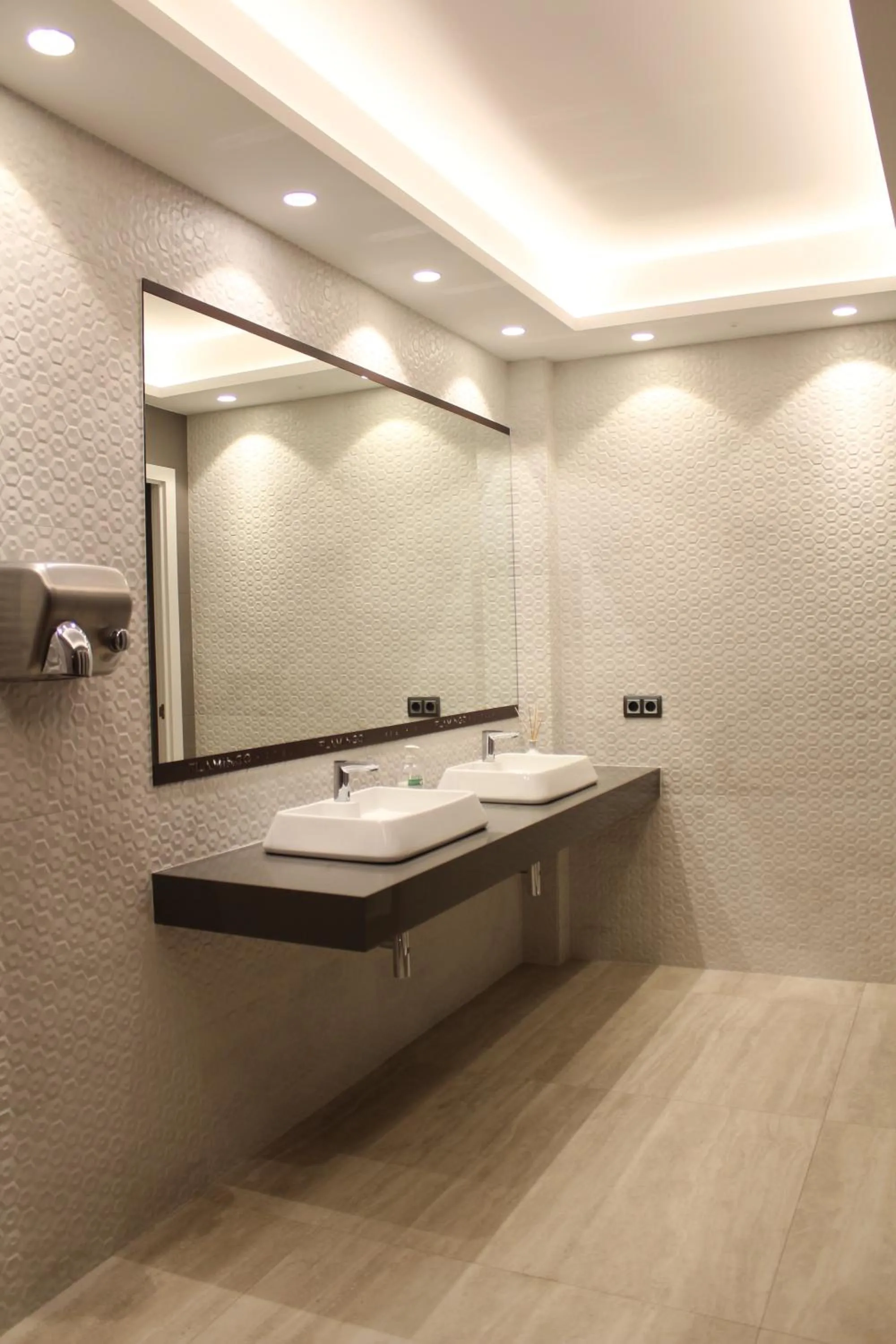 Bathroom in Checkin Flamingo