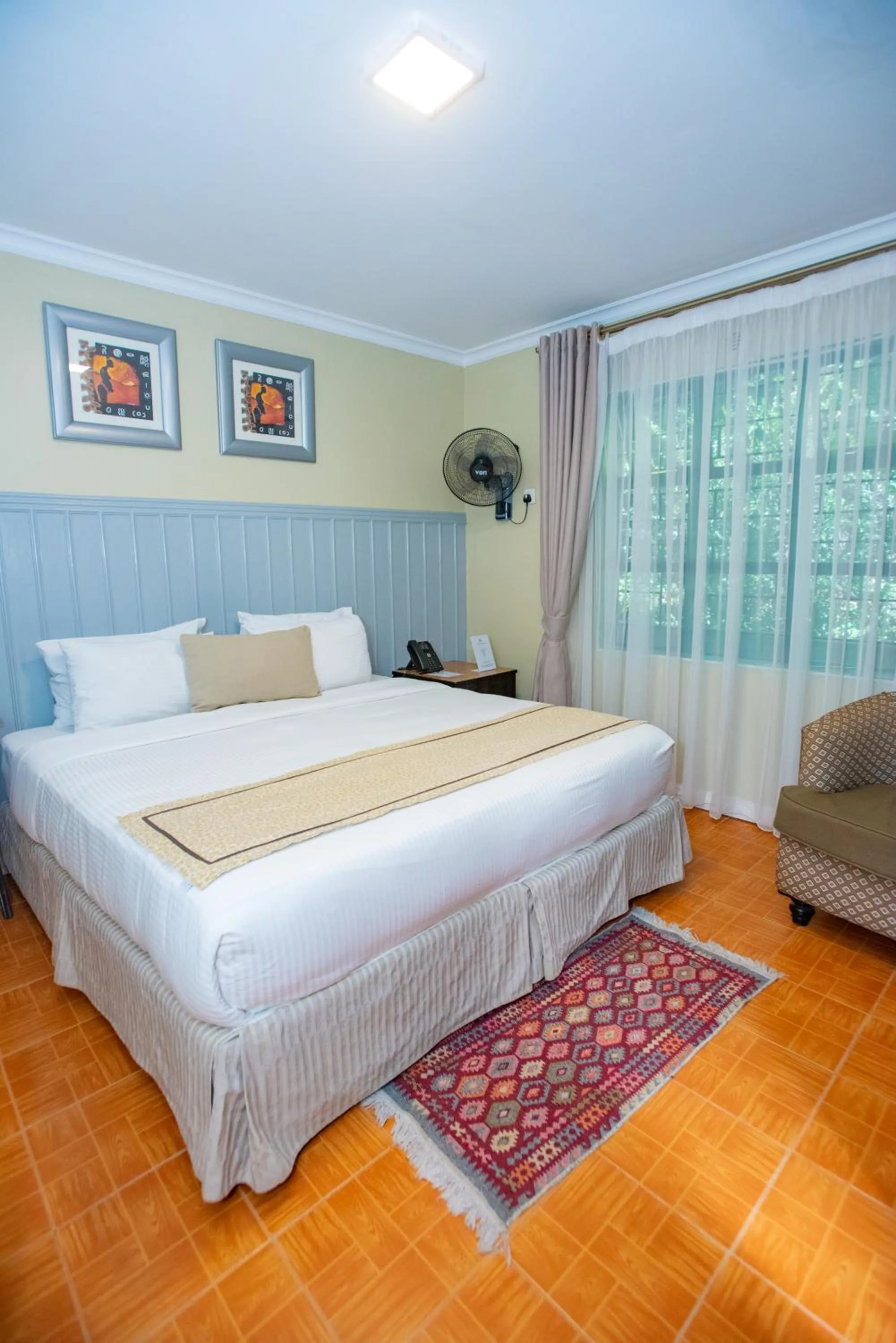Bed in Cozy Stead Hotel - Garden House, Gigiri