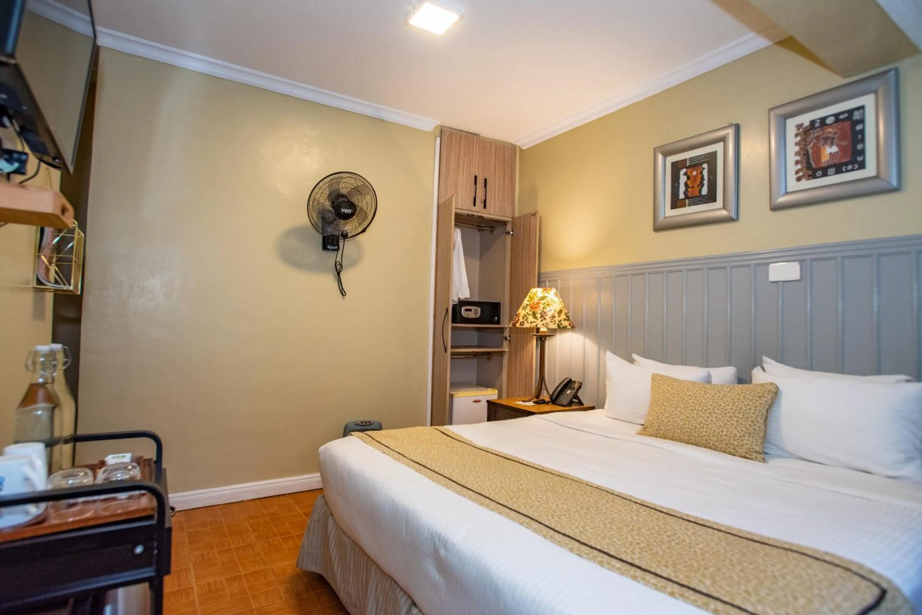 Bed in Cozy Stead Hotel - Garden House, Gigiri