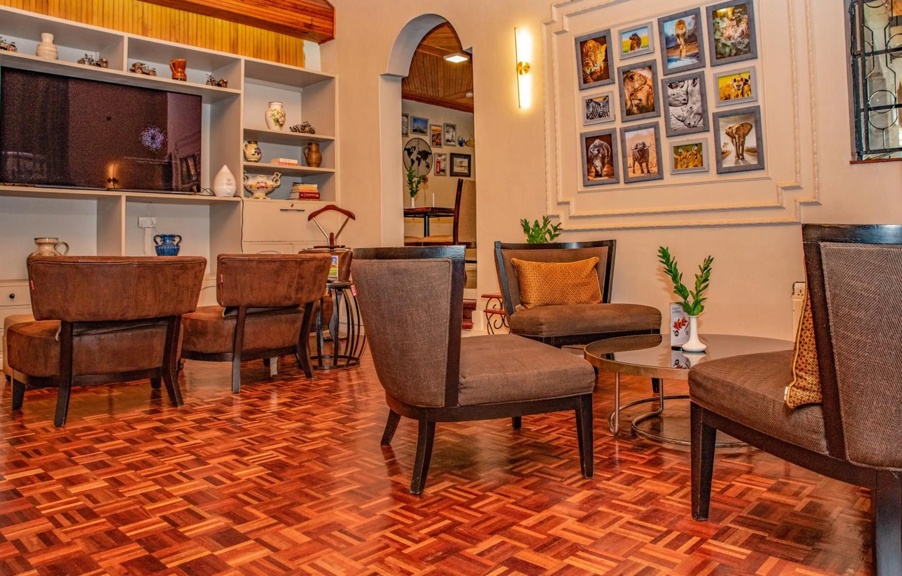 Communal lounge/ TV room in Cozy Stead Hotel - Garden House, Gigiri