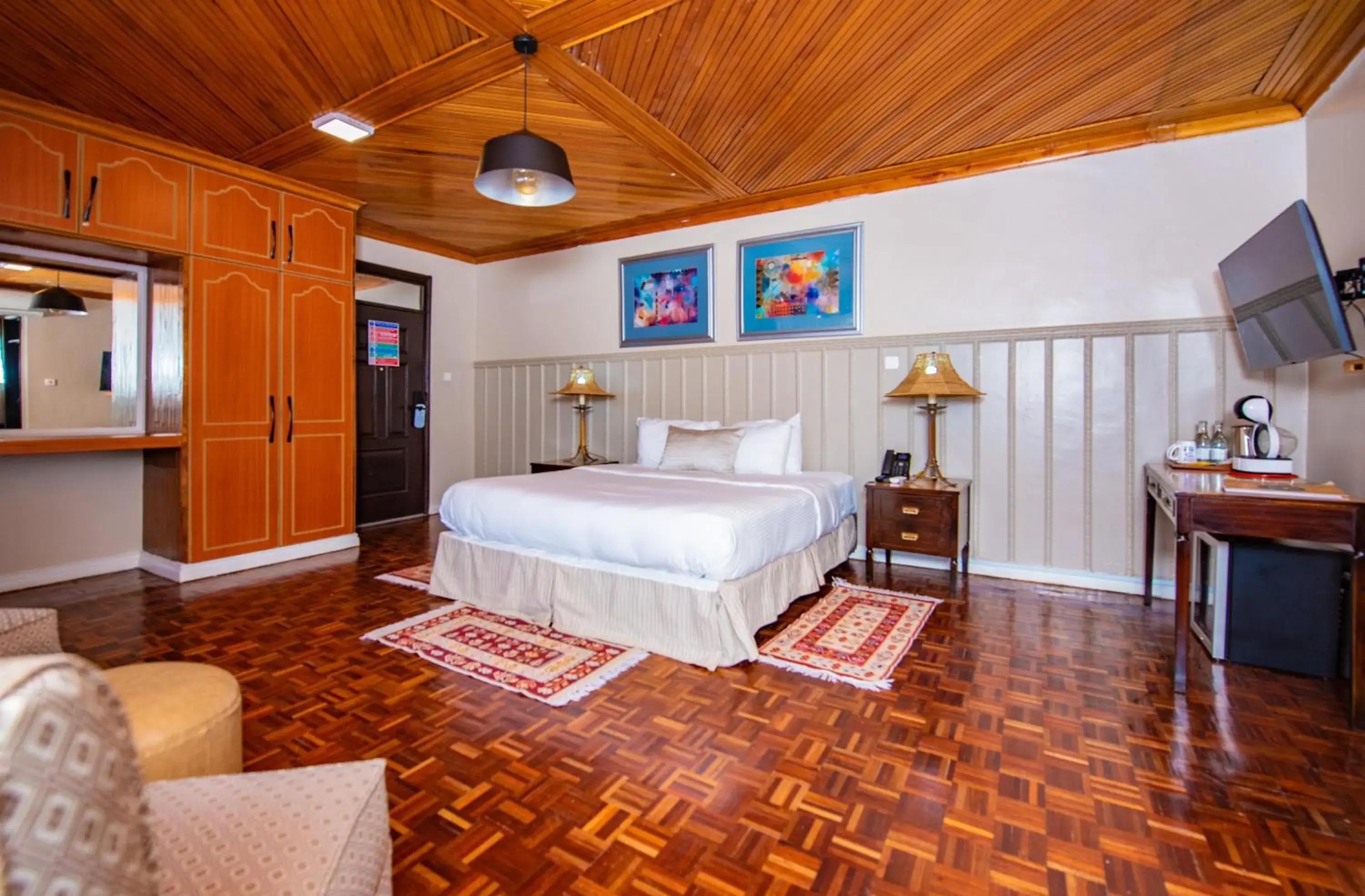 King Suite with Balcony - single occupancy in Cozy Stead King Suite with Balcony - single occupancy in Cozy Stead