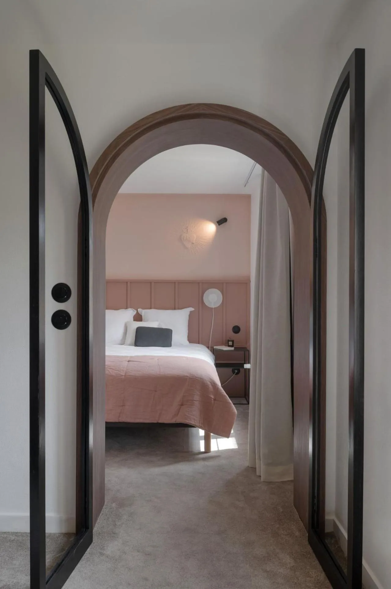 Photo of the whole room, Bed in Hôtel Le Prieuré