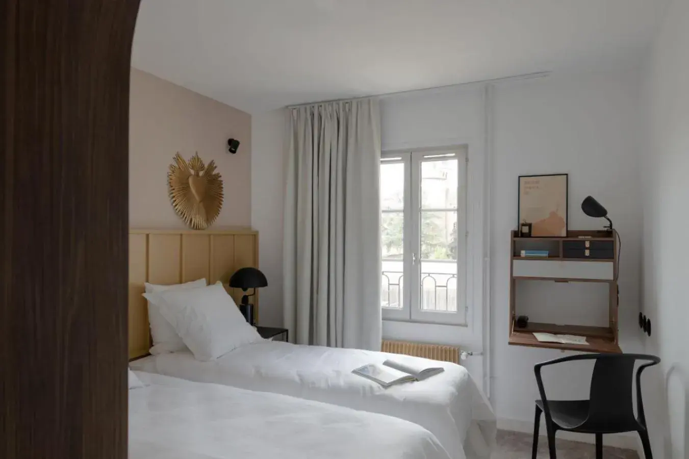 Bed in Hôtel Le Prieuré Bed in Hôtel Le Prieuré