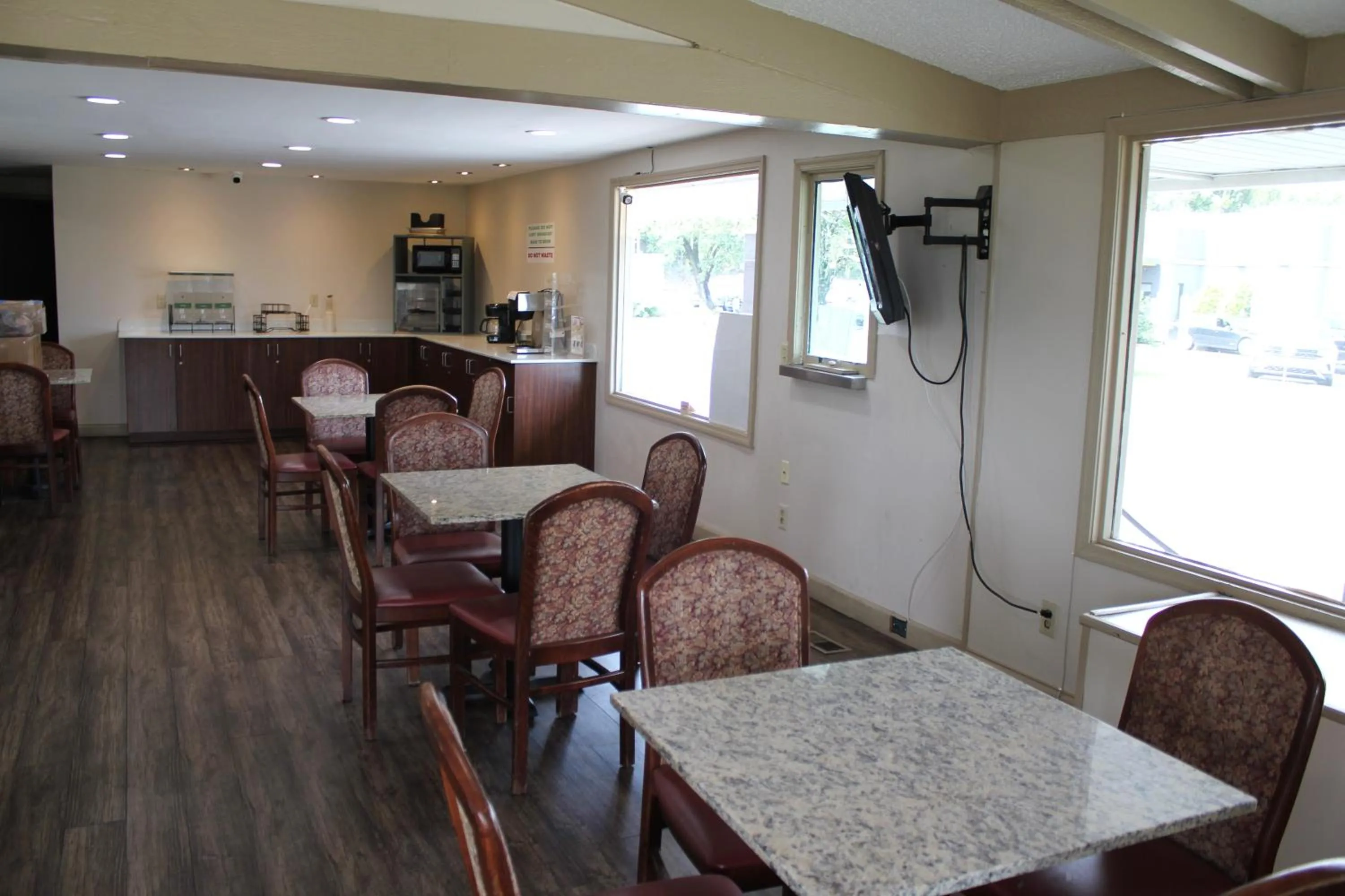 Breakfast in Executive Inn & Suites