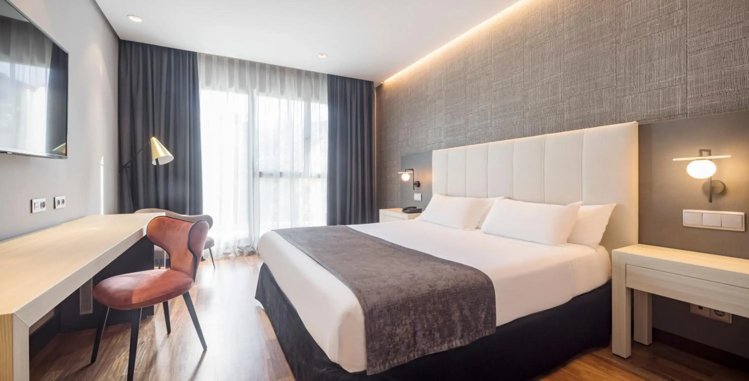 Double Room with Extra Bed (3 Adults) in Ilunion Alcalá Norte Double Room with Extra Bed (3 Adults) in Ilunion Alcalá Norte