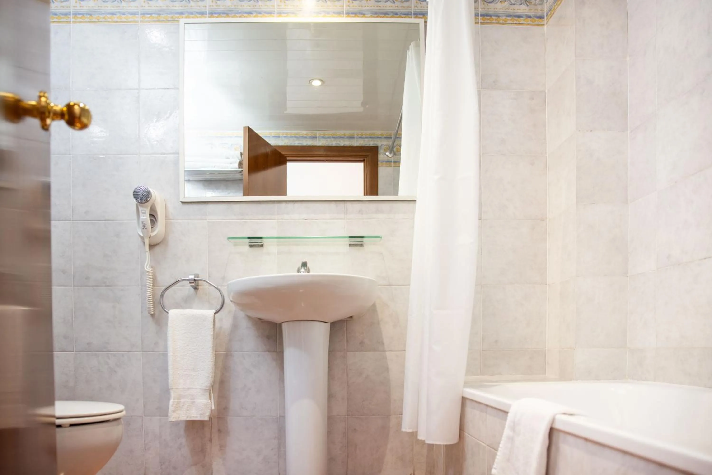 Bathroom in RVHotels Mar de Tossa