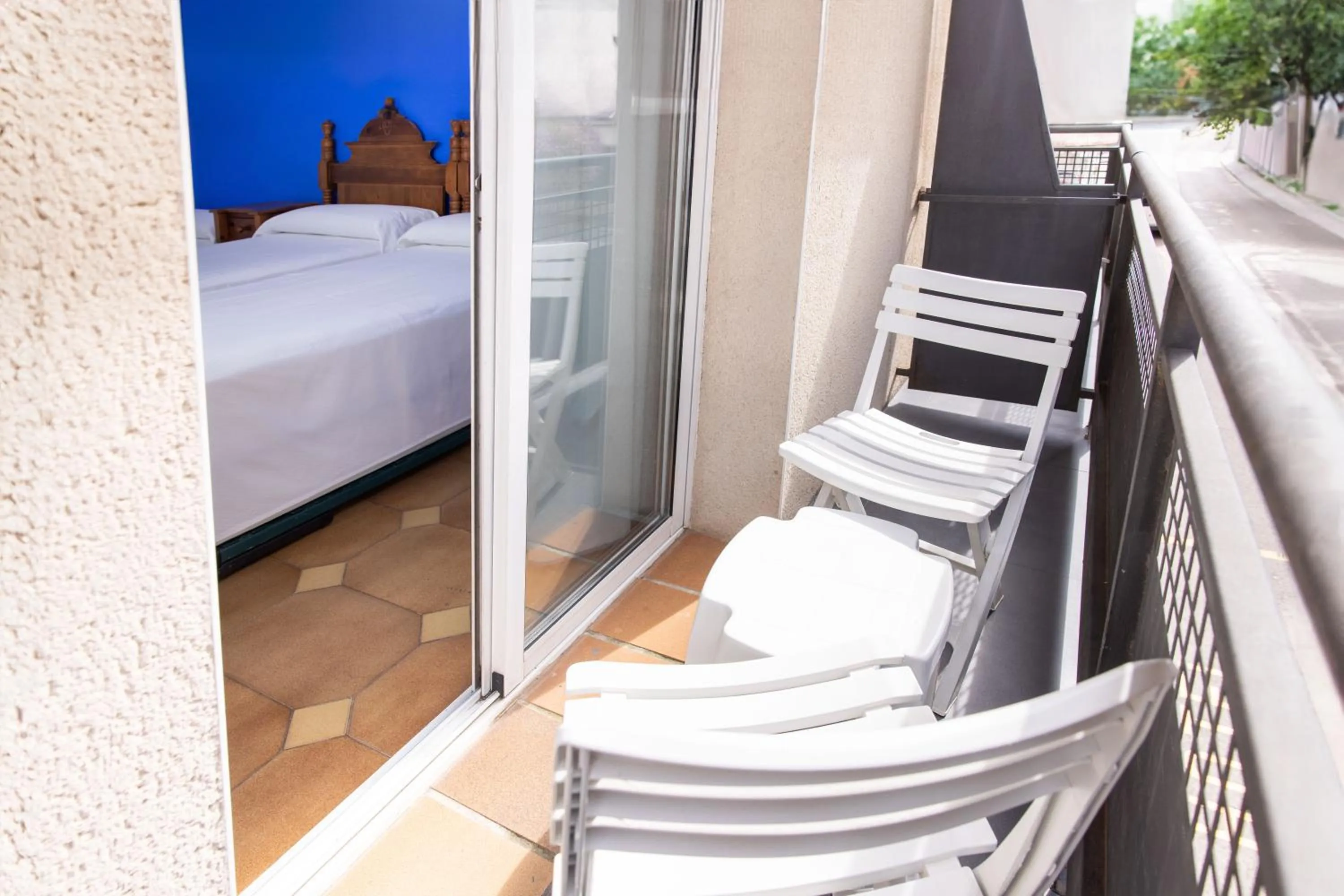 Balcony/Terrace, Bed in RVHotels Mar de Tossa