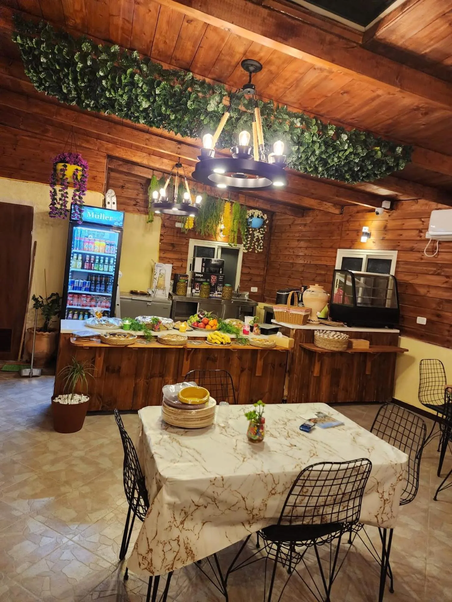Restaurant/places to eat in Seedi Yousef Hostel & Cafe