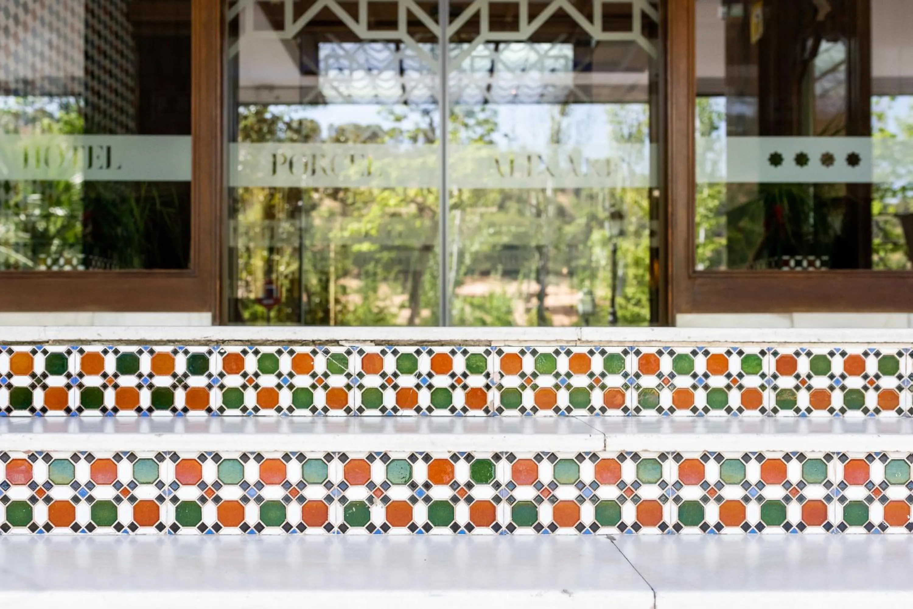 Facade/entrance in Porcel Alixares