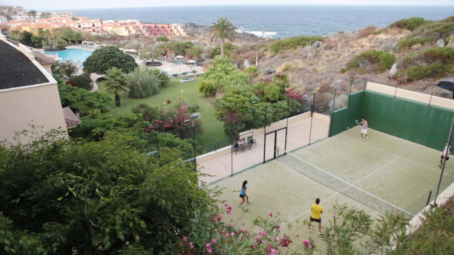 Tennis court in Hotel-Apartamento Las Olas