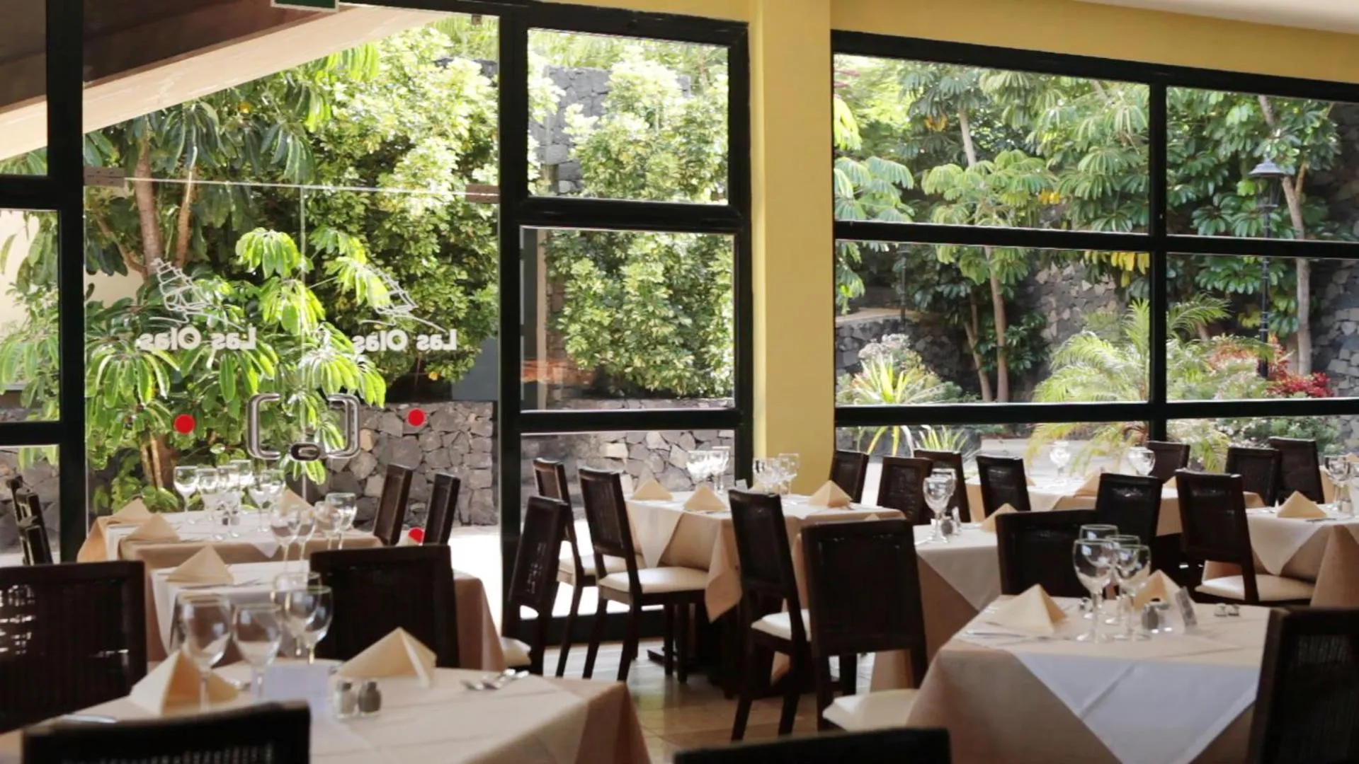 Restaurant/places to eat in Hotel-Apartamento Las Olas