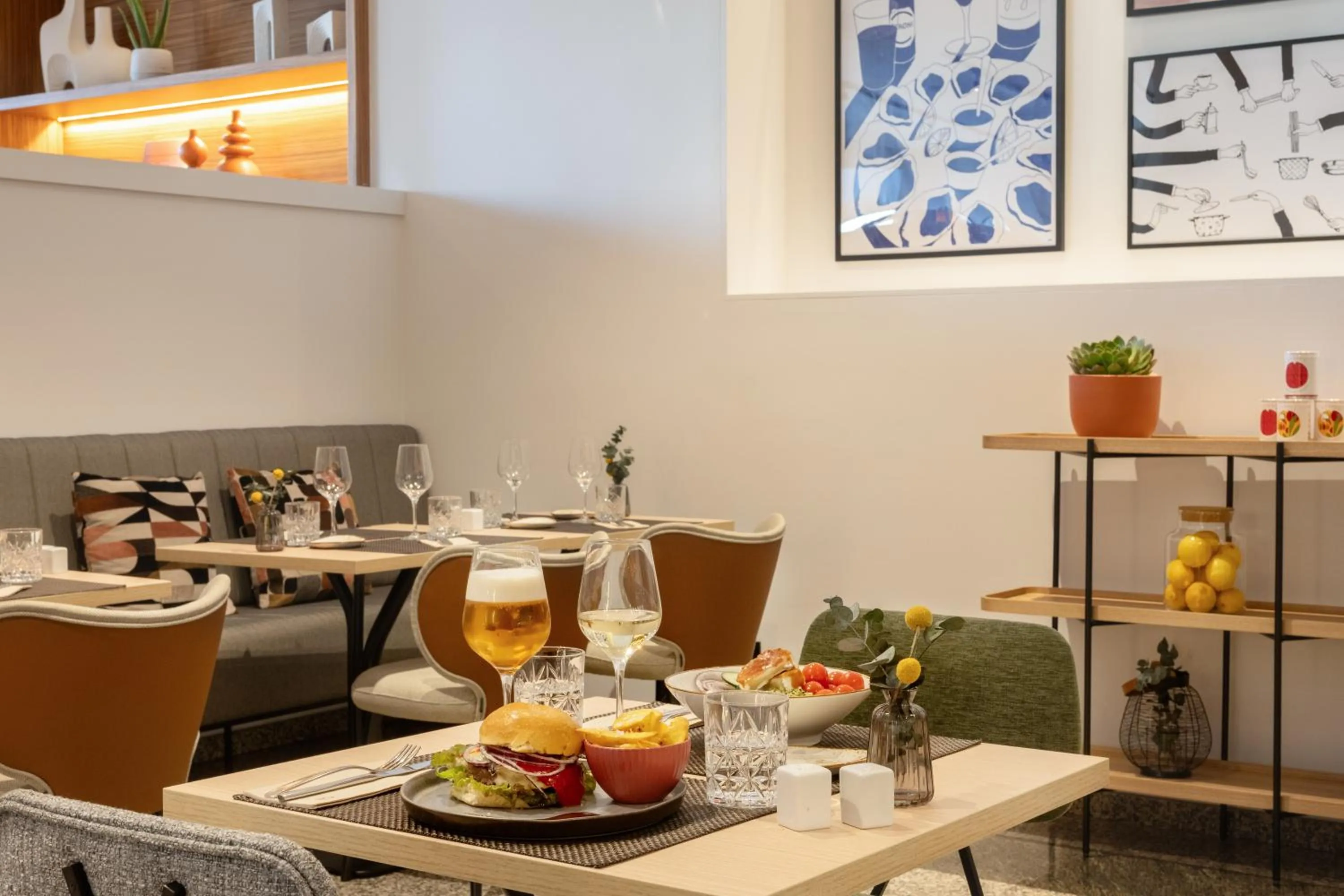 Restaurant/places to eat in Hotel Santiago Plaza Affiliated by Meliá