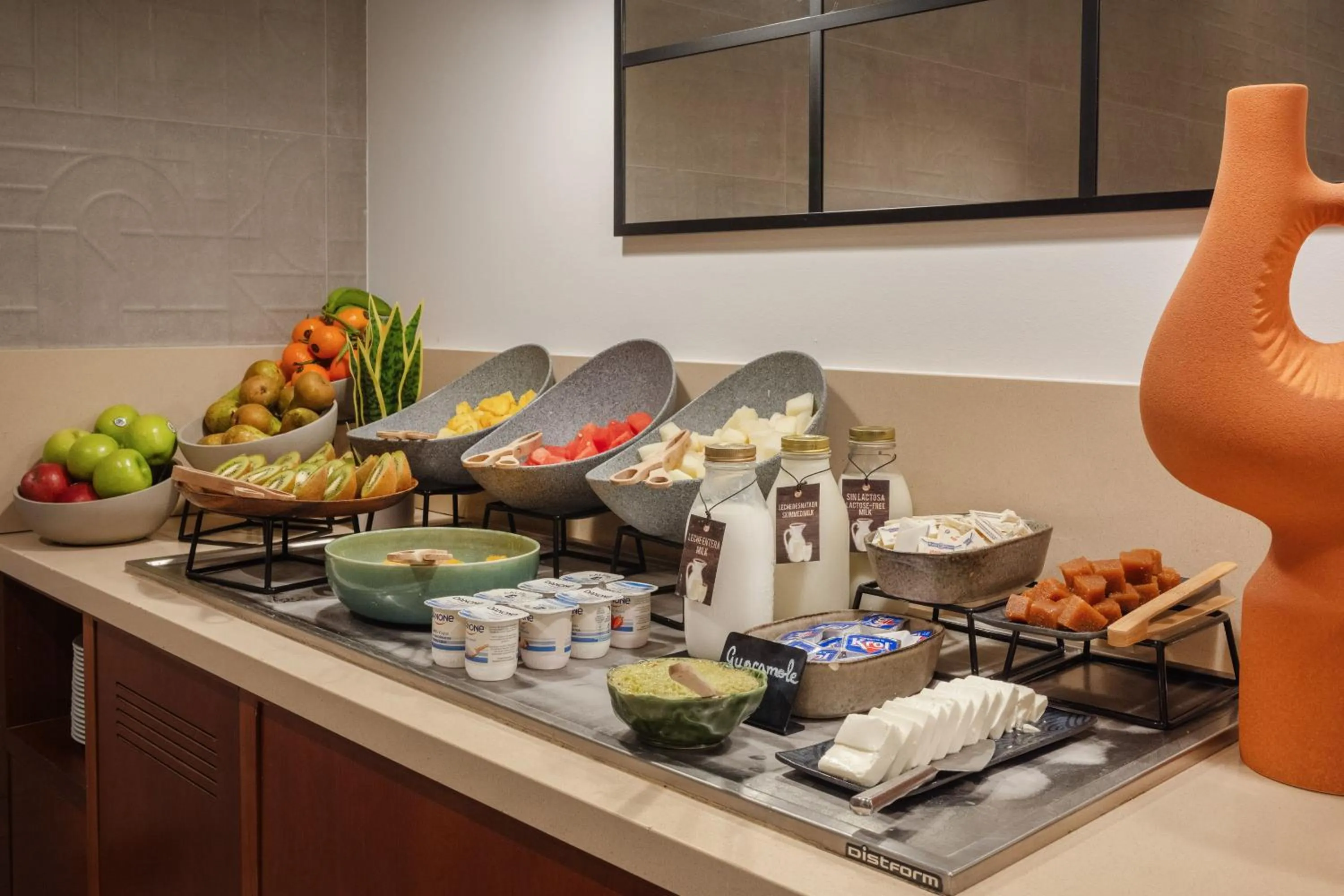 Restaurant/places to eat in Hotel Santiago Plaza Affiliated by Meliá