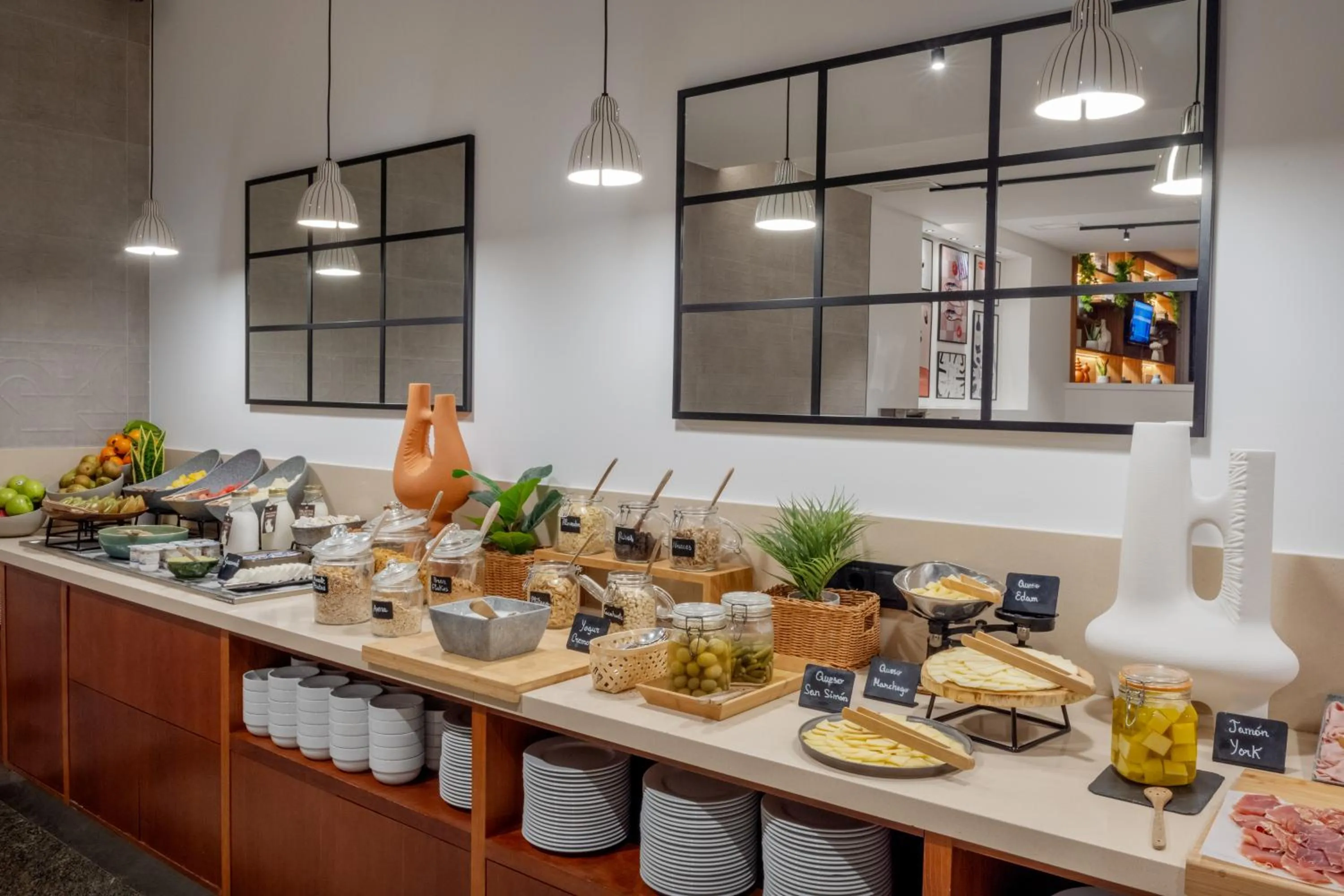 Buffet breakfast in Hotel Santiago Plaza Affiliated by Meliá