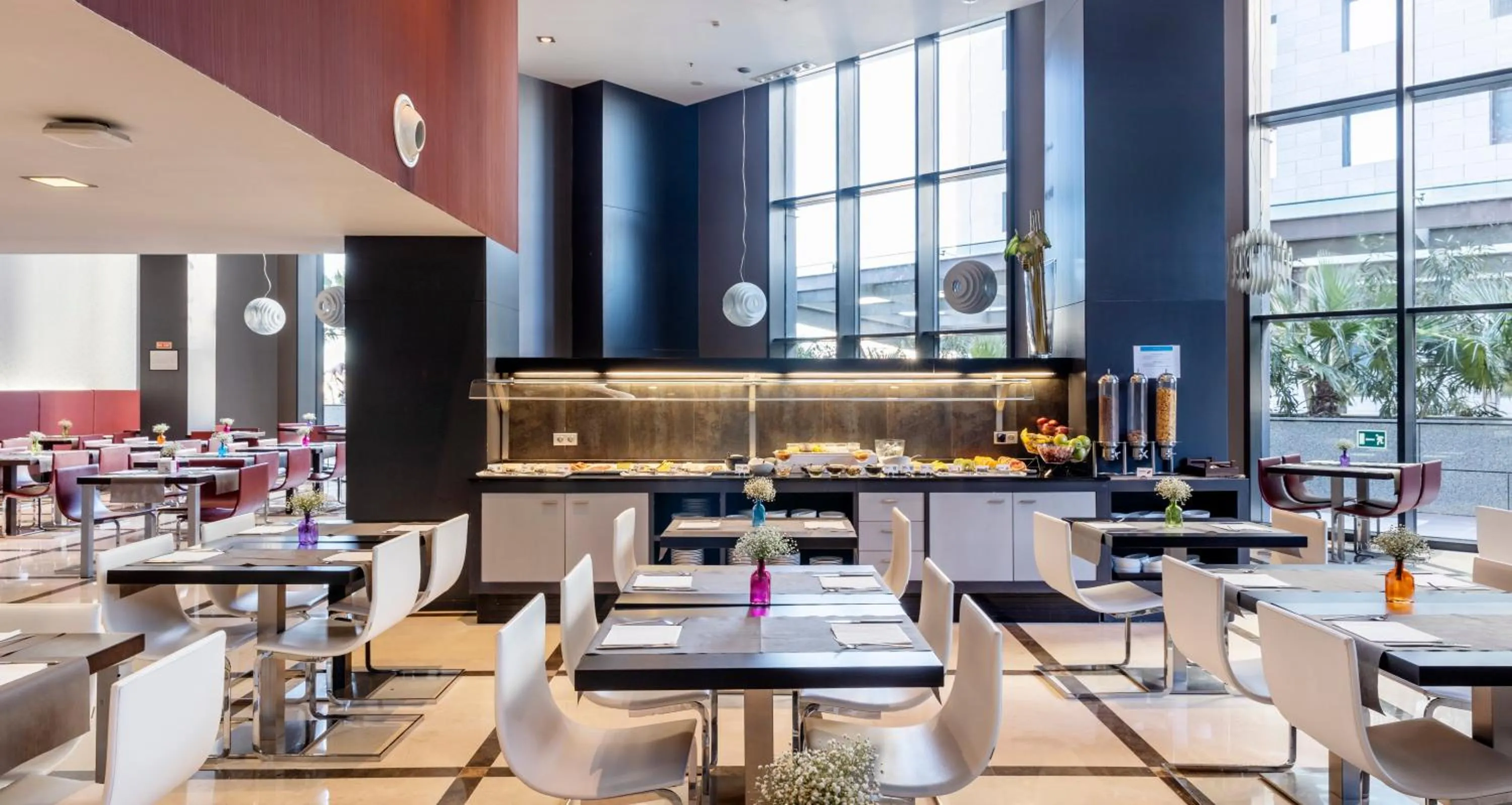 Restaurant/places to eat in Ilunion Aqua 4