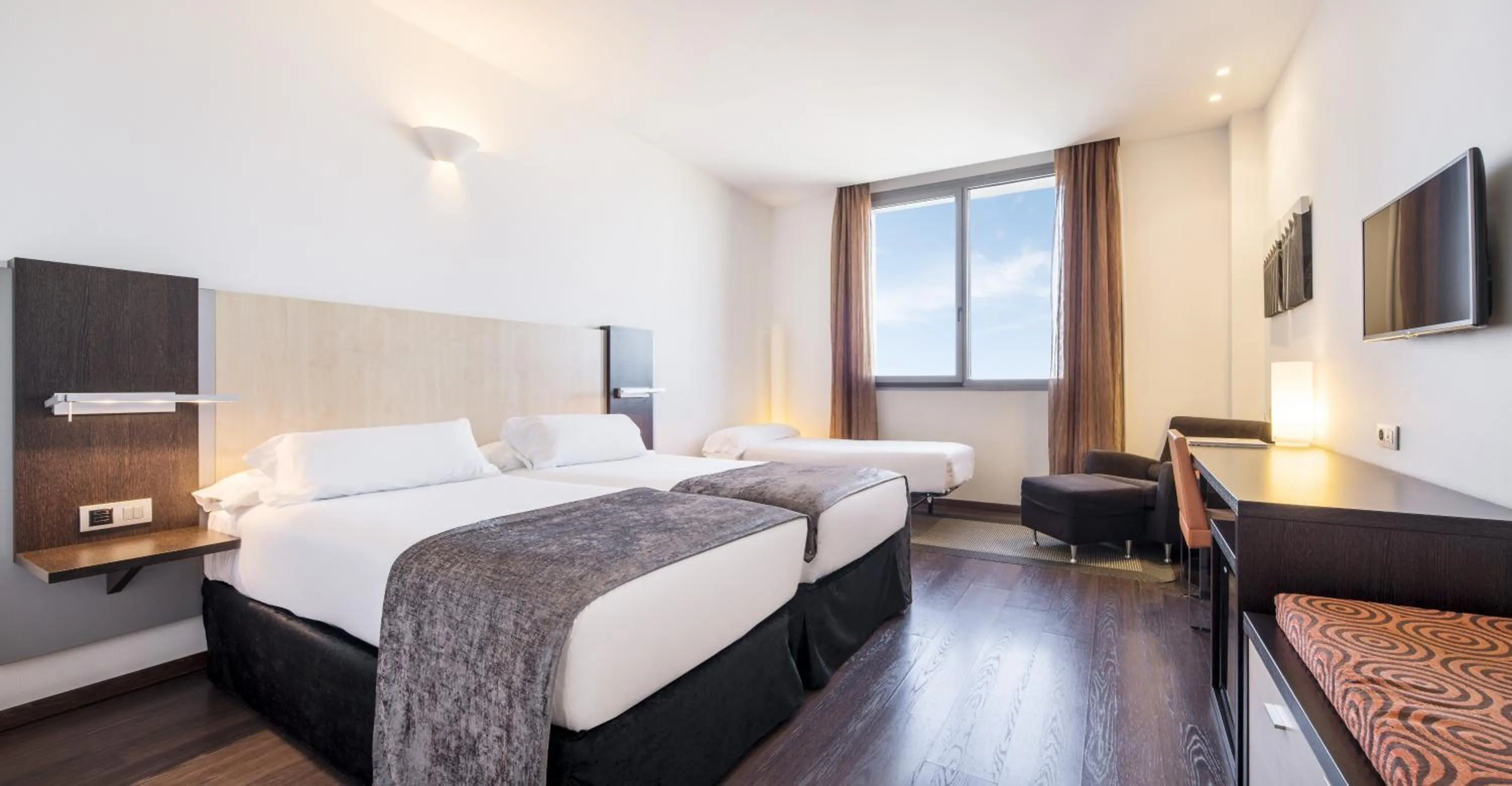 Photo of the whole room, Bed in Ilunion Aqua 4