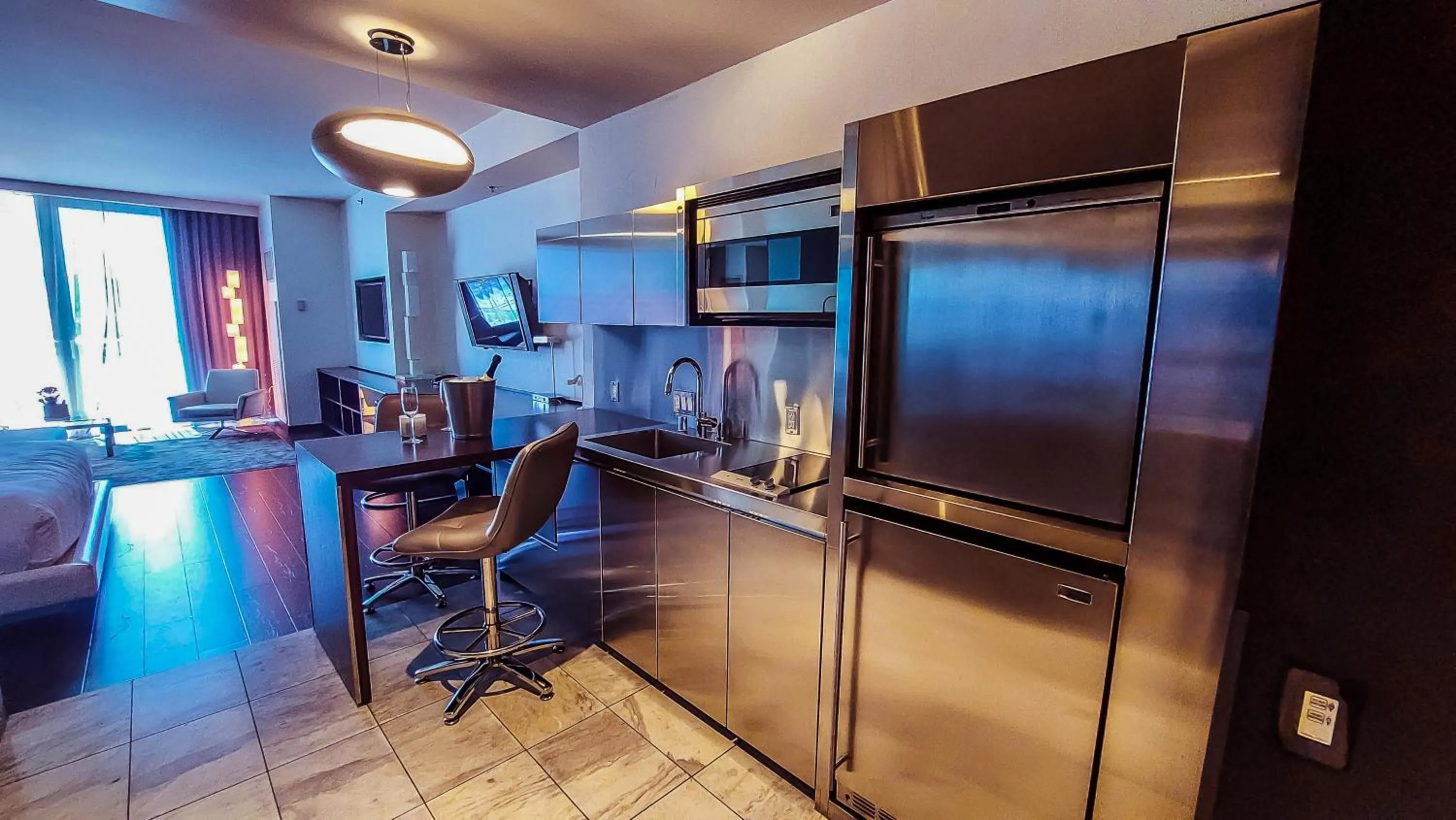 Luxury 53rd Flr Condo with Amazing Sunset View & Balcony NO ReFee at Palms Place